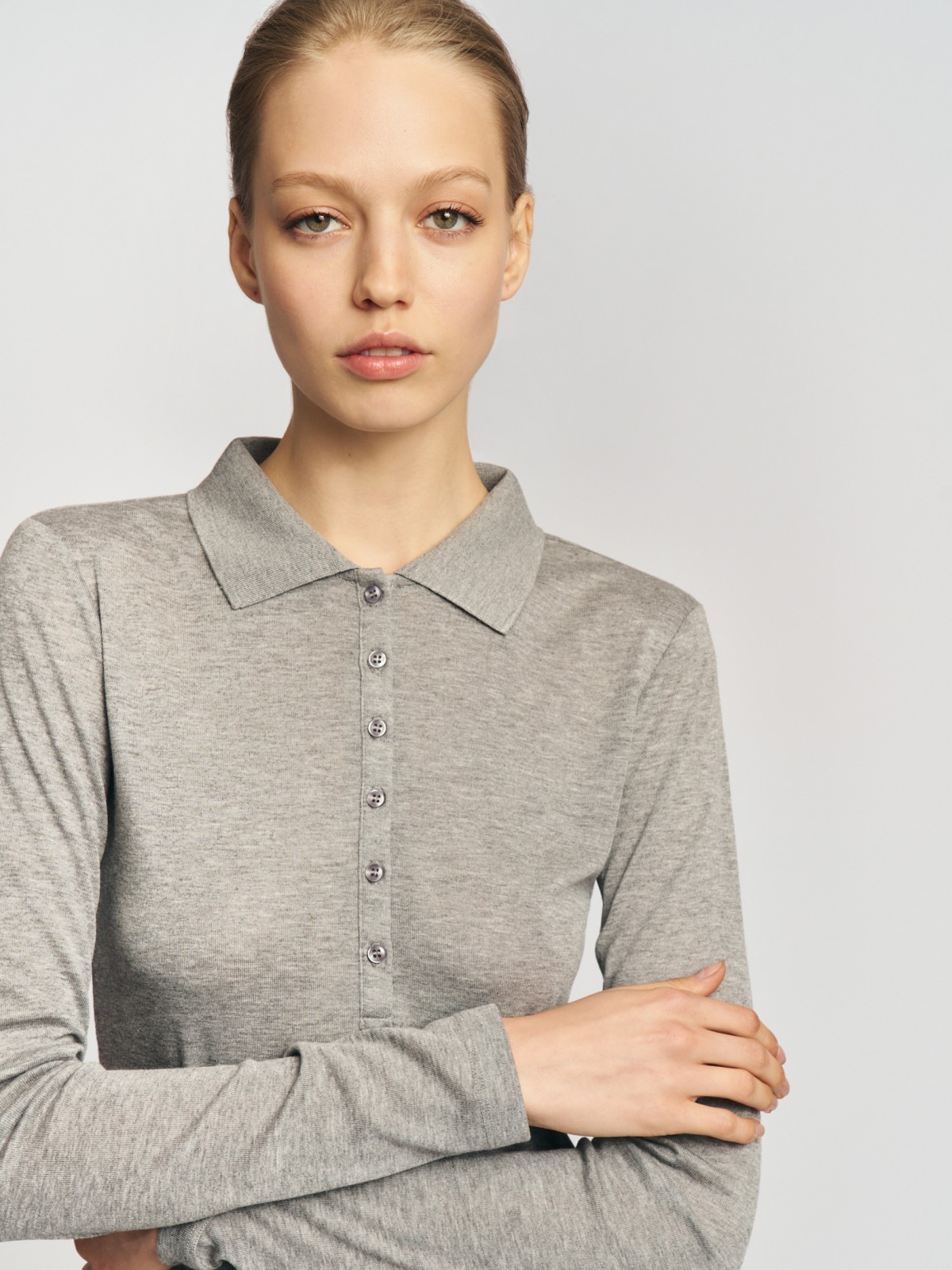 Трикотажный лонгслив поло на пуговицах