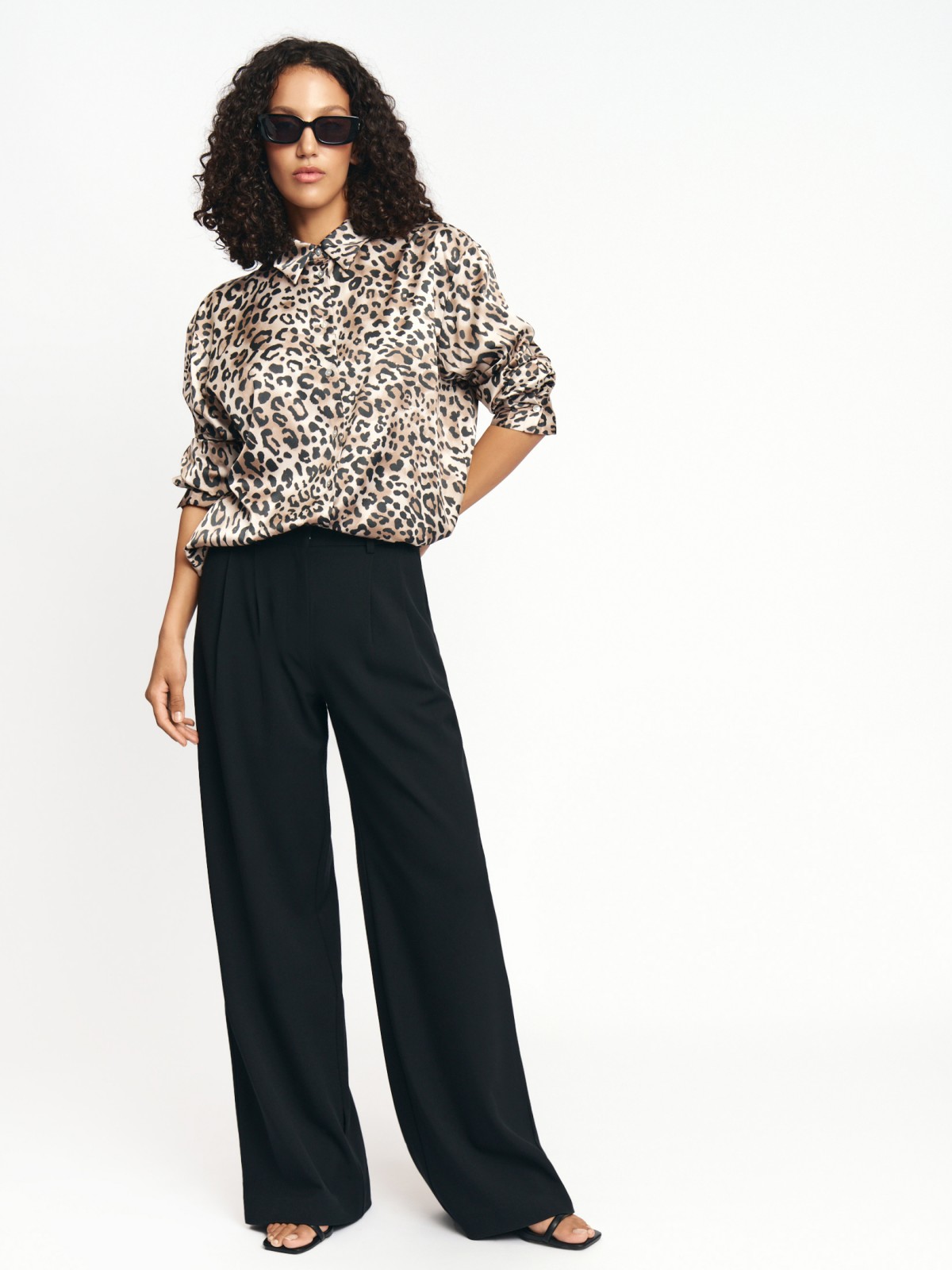 Офисная атласная рубашка леопардовая