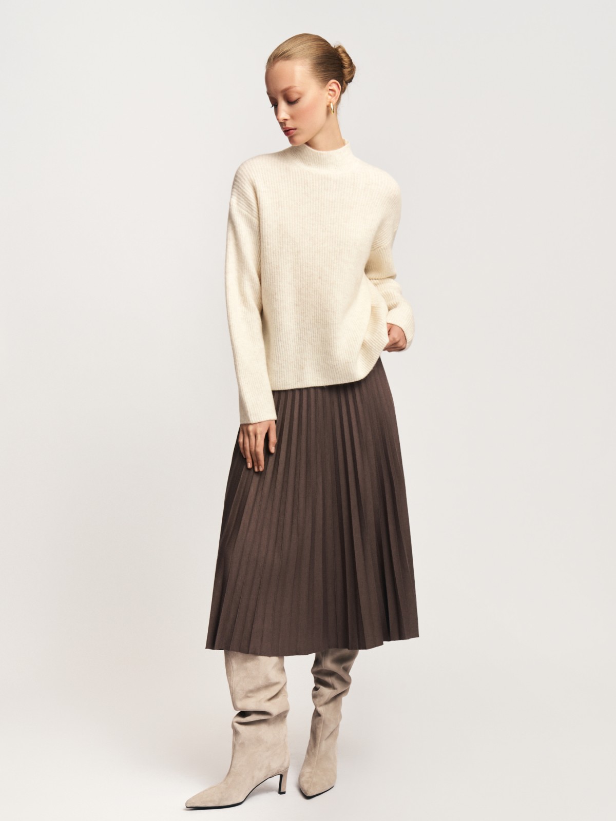 Юбка плиссе на резинке в длине миди