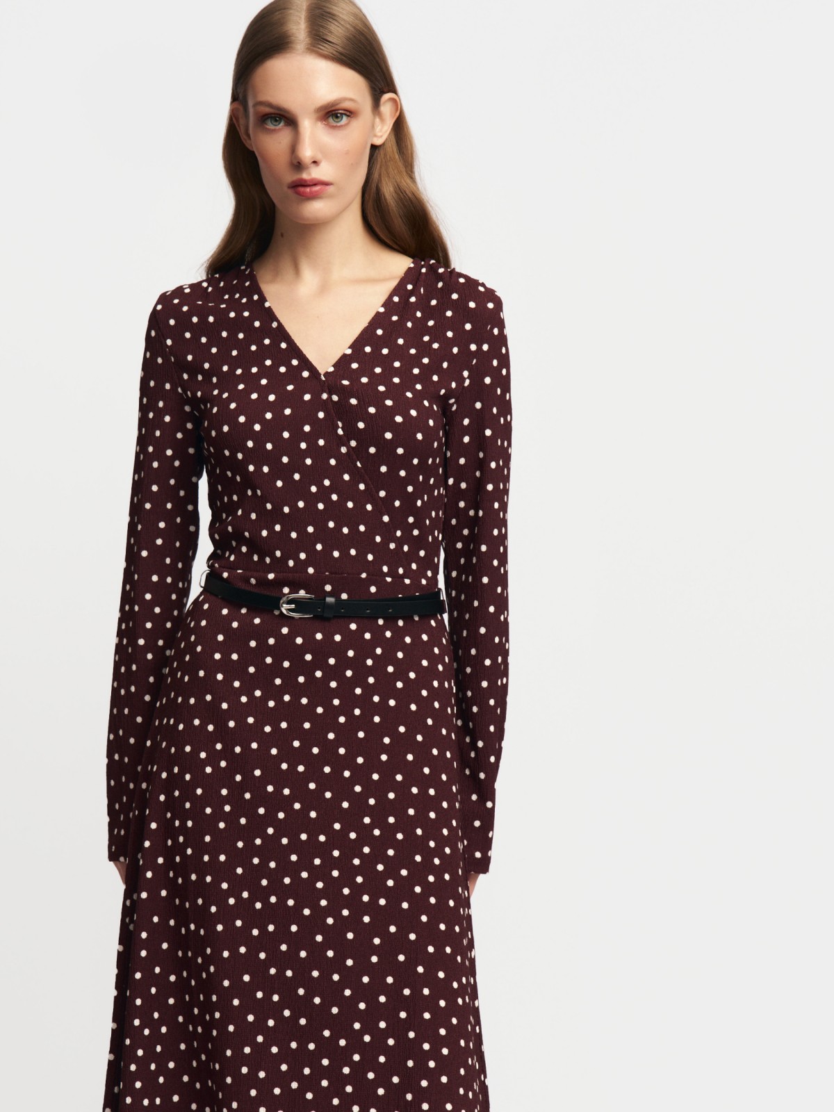 Платье миди в горошек с ремнём