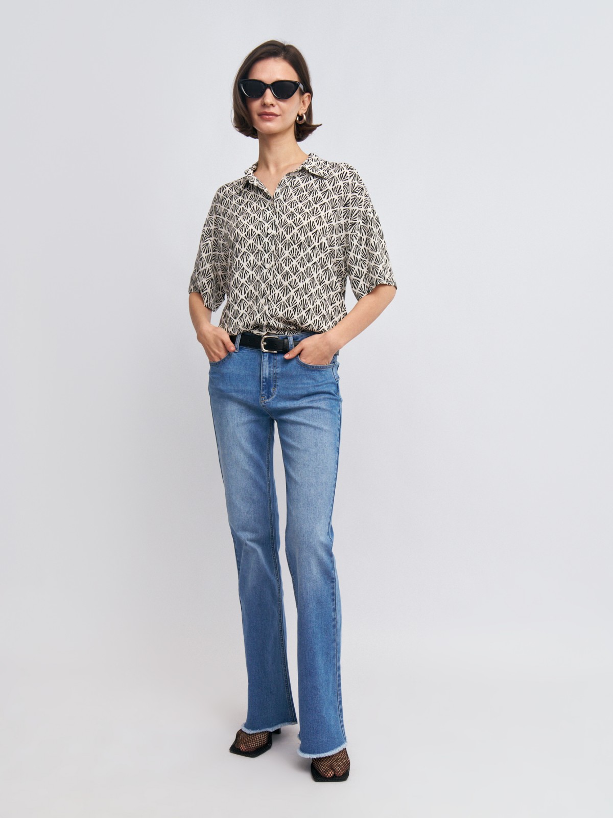 Джинсы силуэта Bootcut с Push-up эффектом и бахромой