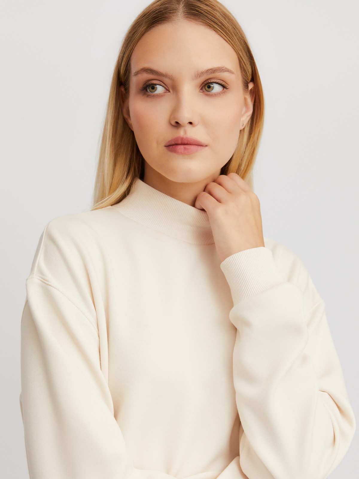 Свитшот с воротником-стойкой