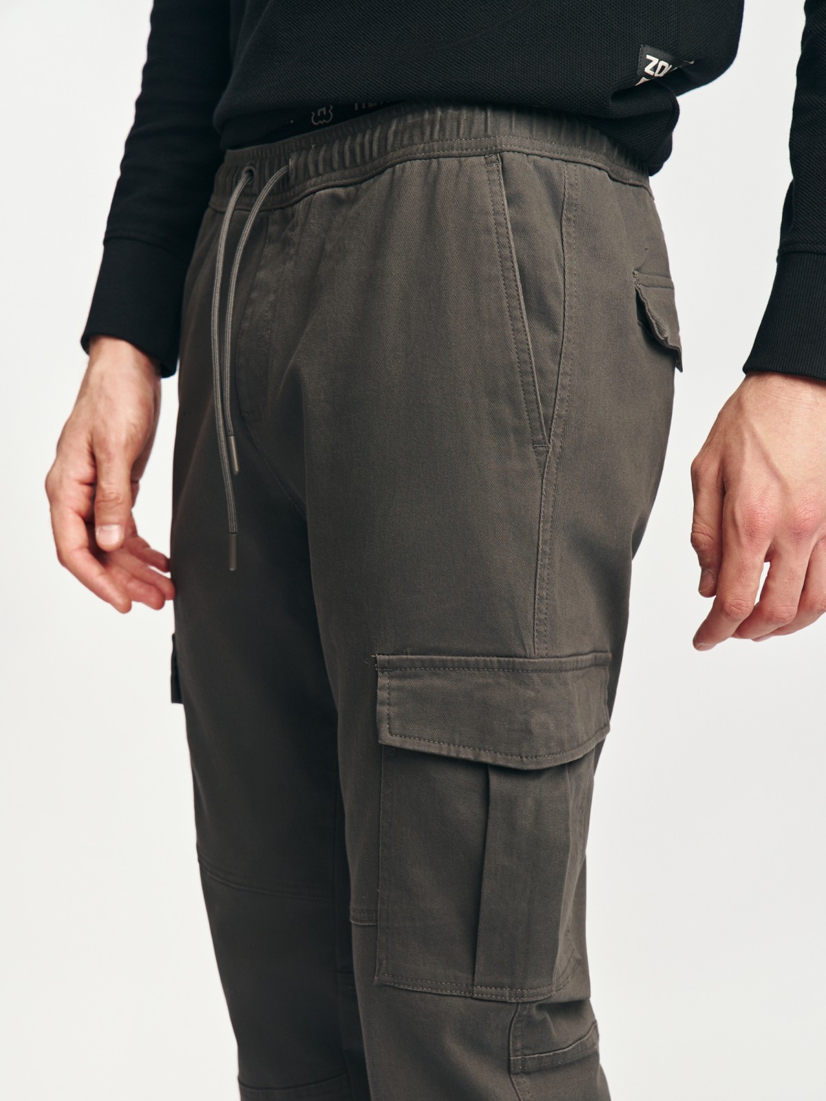 Брюки-джоггеры из хлопка с карманами карго