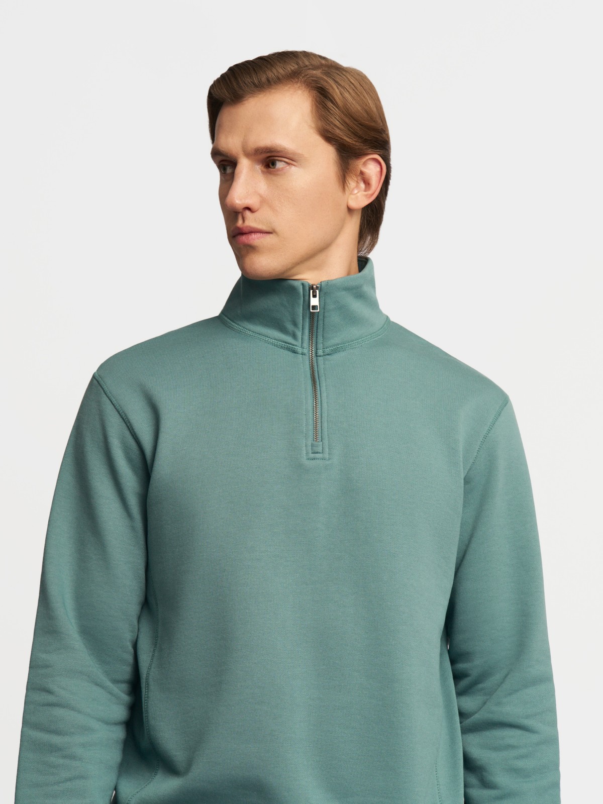 Однотонный свитшот на молнии