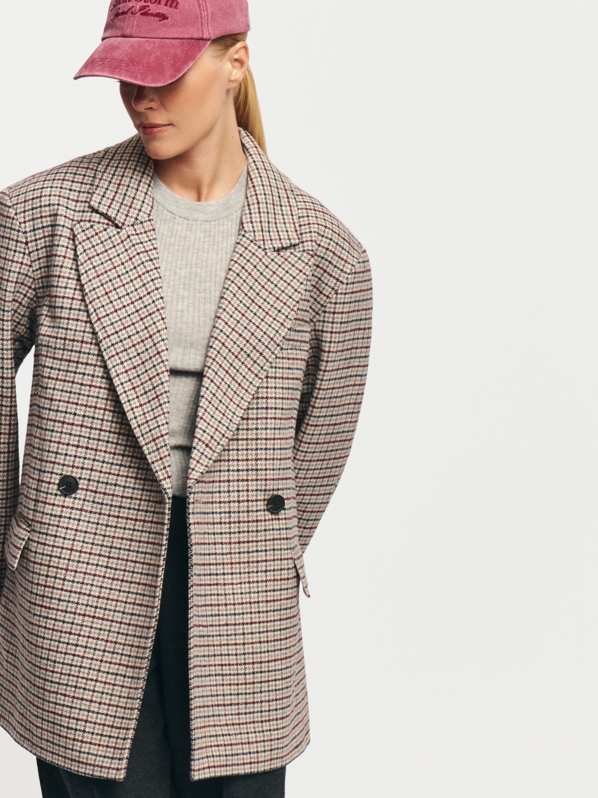 Тёплое пальто-пиджак в клетку двубортное