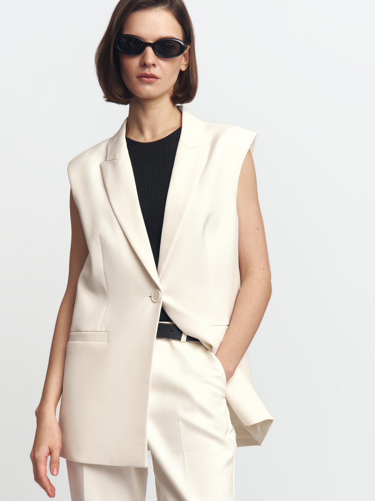 Удлинённый классический жилет без рукавов