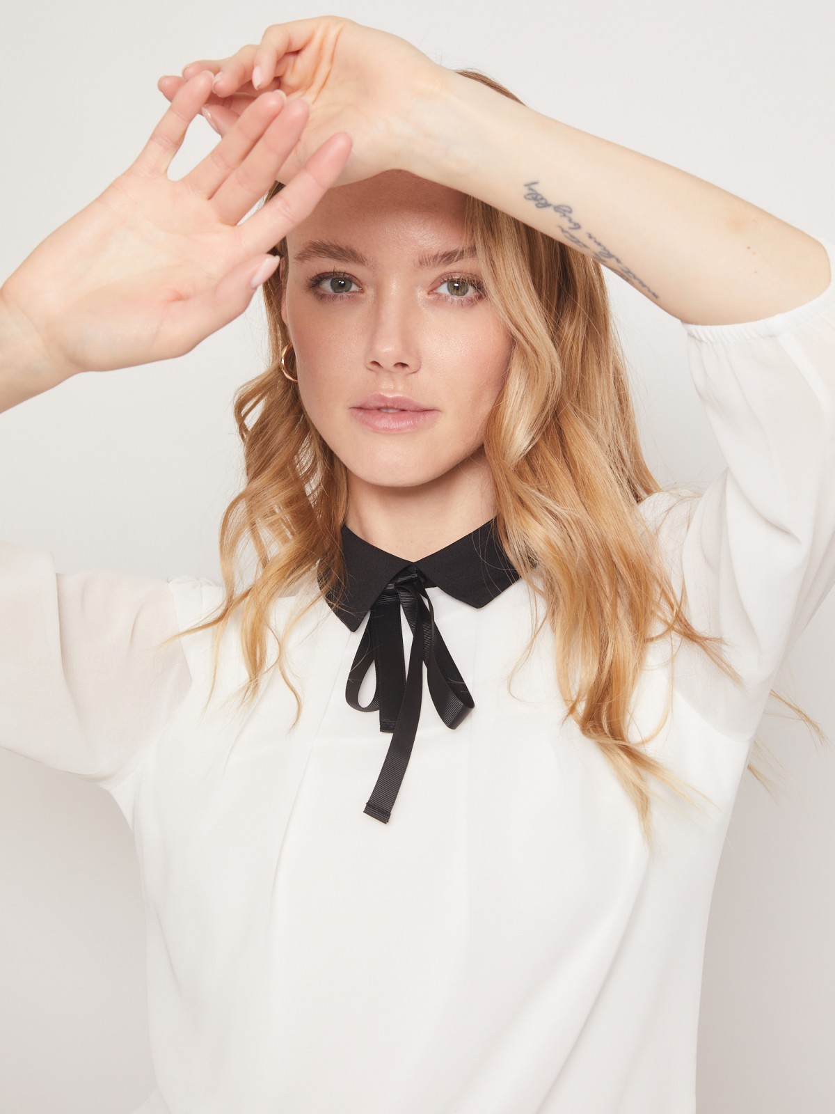 Блузка с контрастным воротником