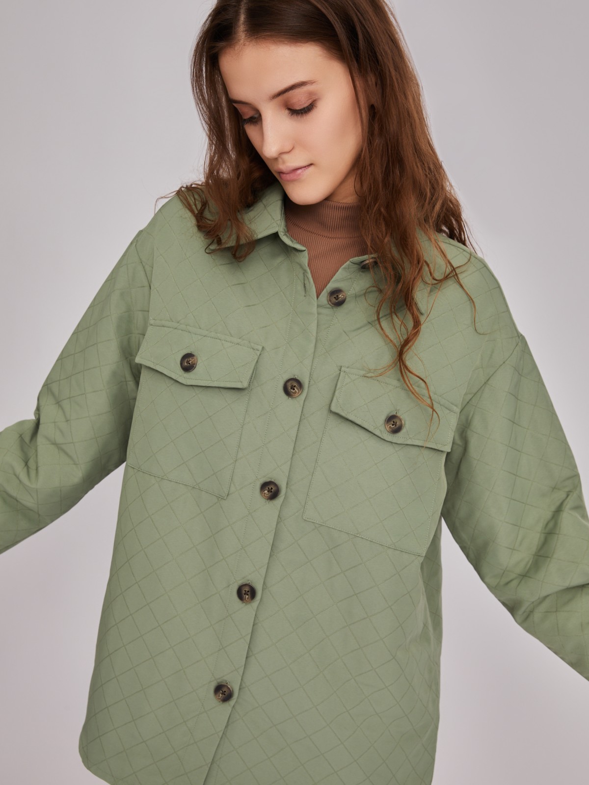 Верхняя стёганая рубашка-жакет с нагрудными карманами