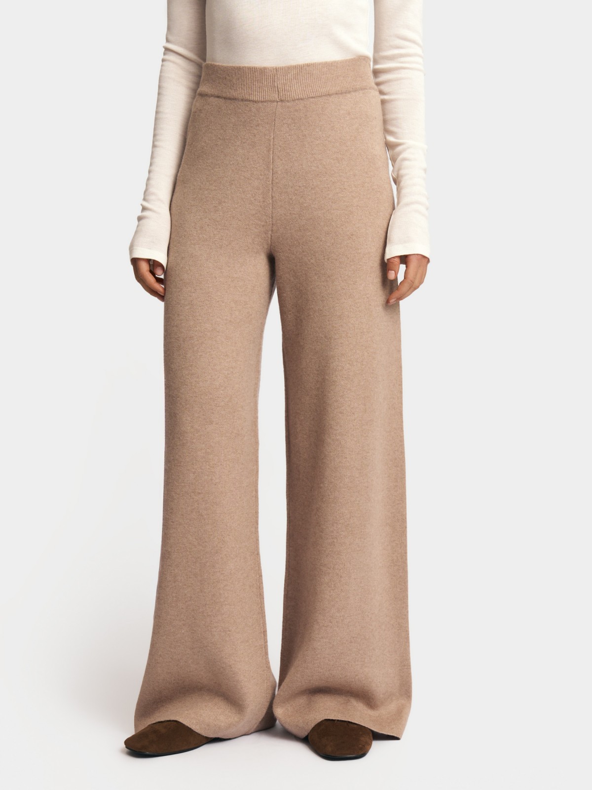 Трикотажные брюки на резинке