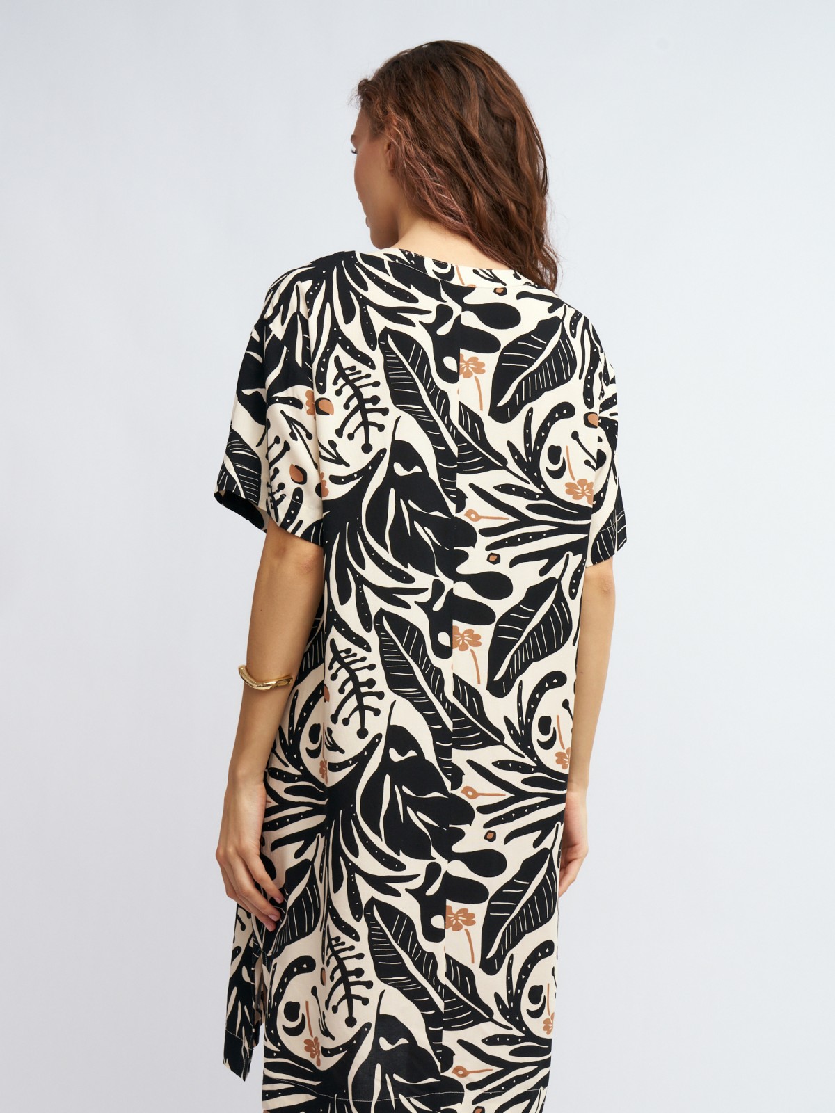 Платье-туника из вискозы с коротким рукавом