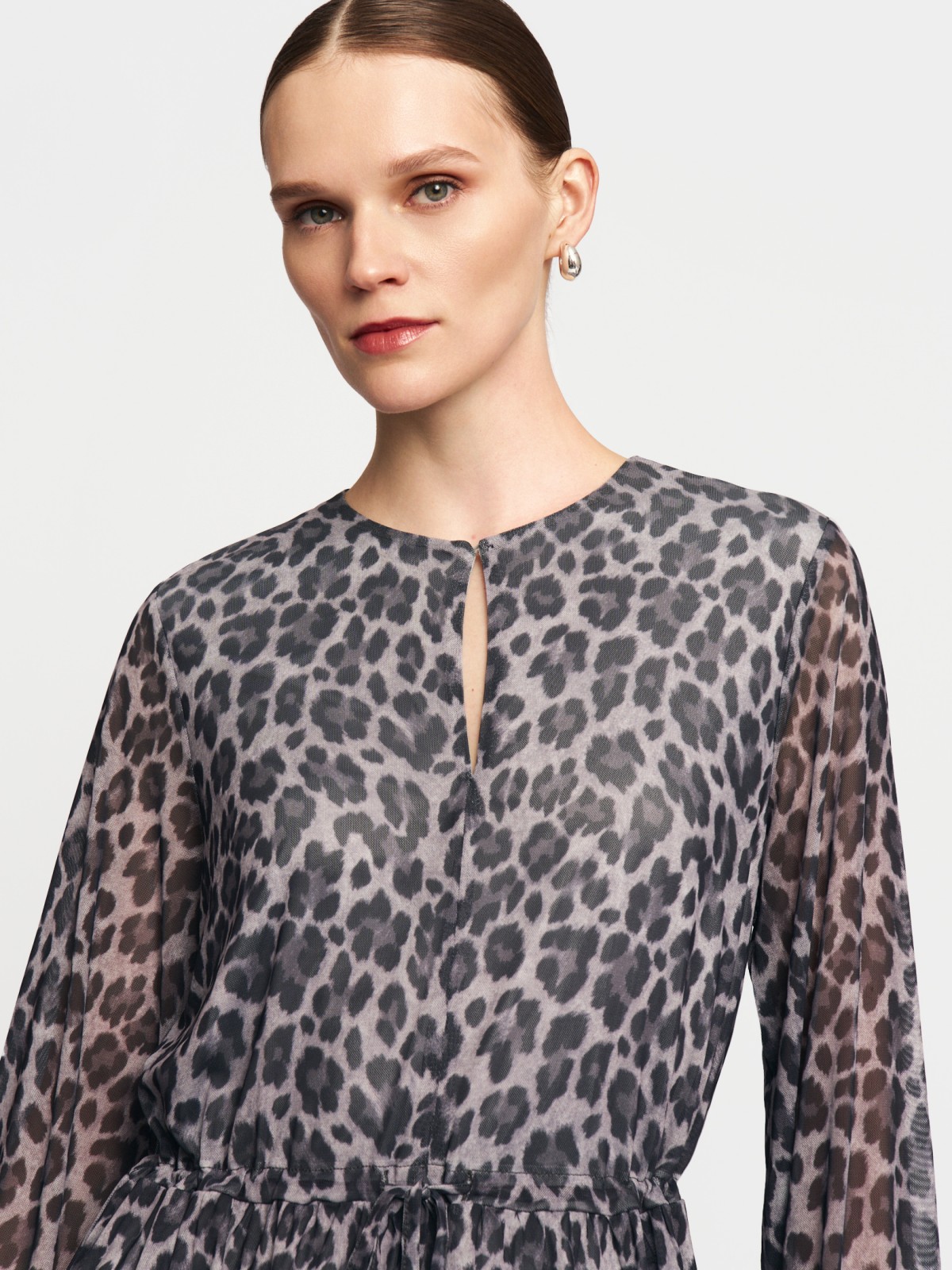 Леопардовое платье мини из сетки на кулиске