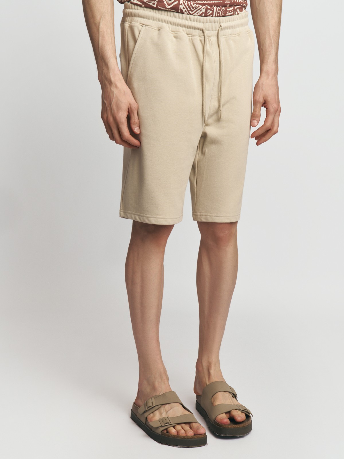 Трикотажные шорты на резинке