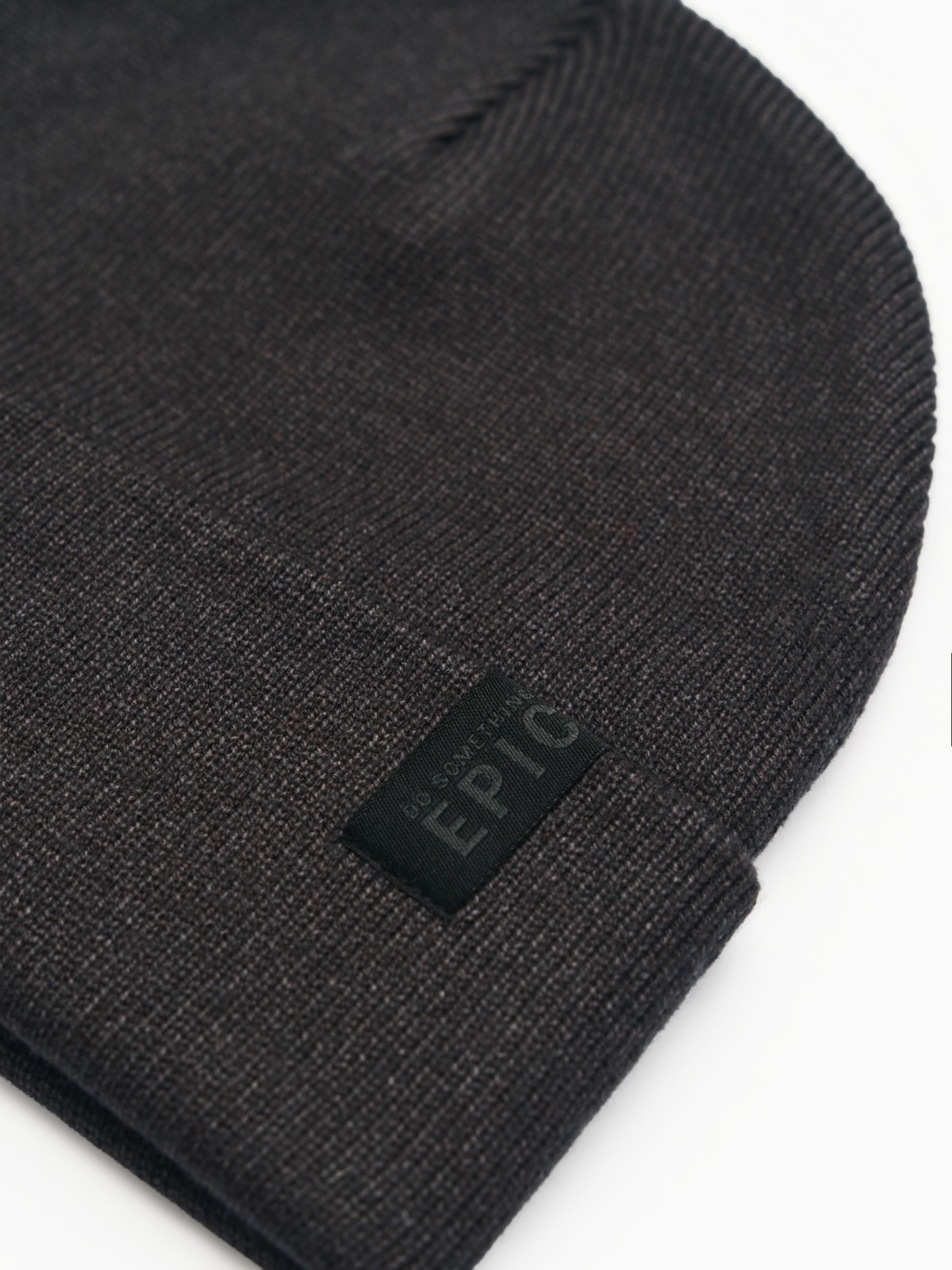 Трикотажная шапка-бини с отворотом