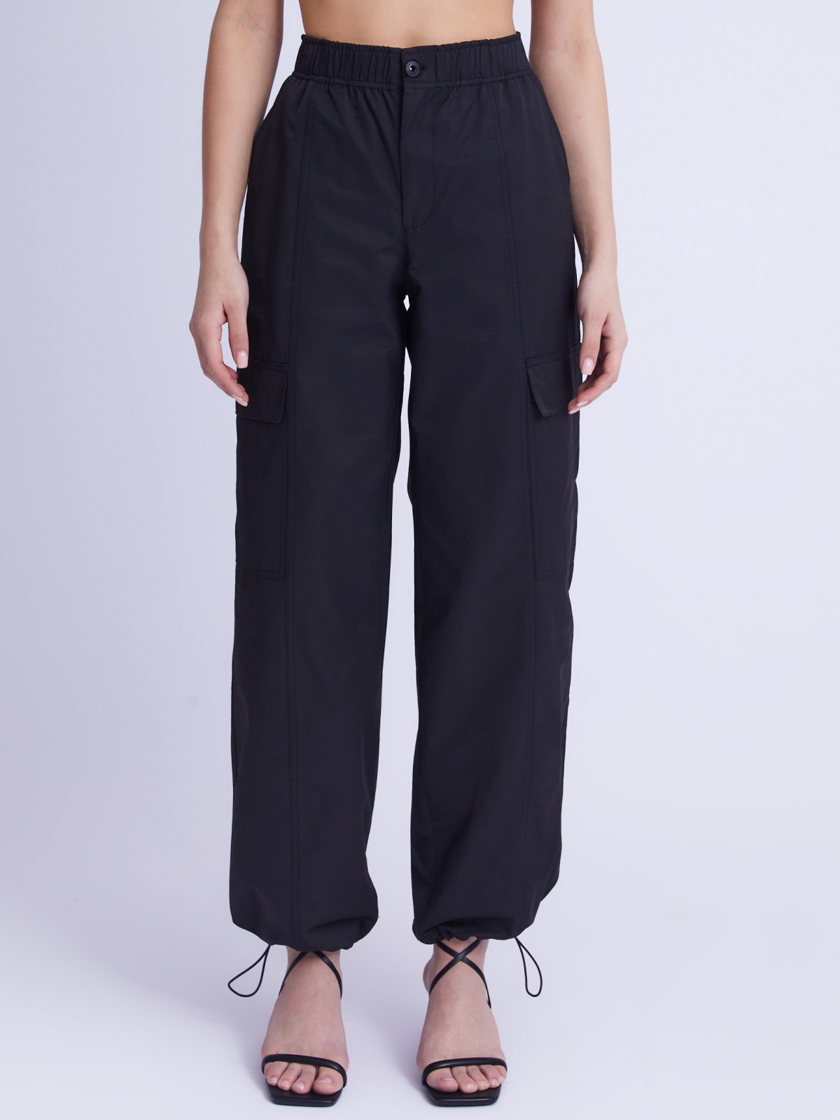 Брюки-джоггеры на резинке с карманами карго