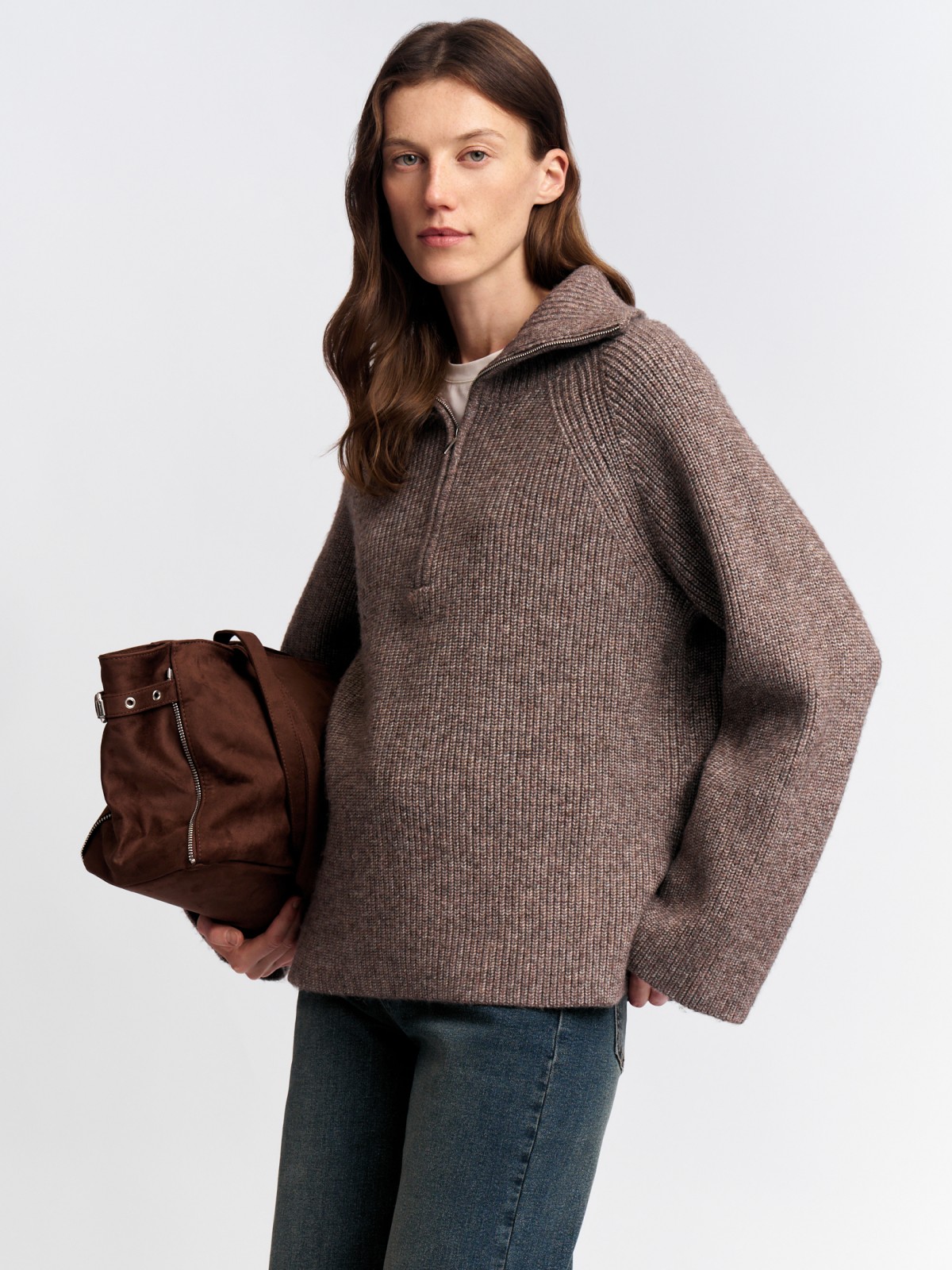 Вязаный свитер с воротником на молнии