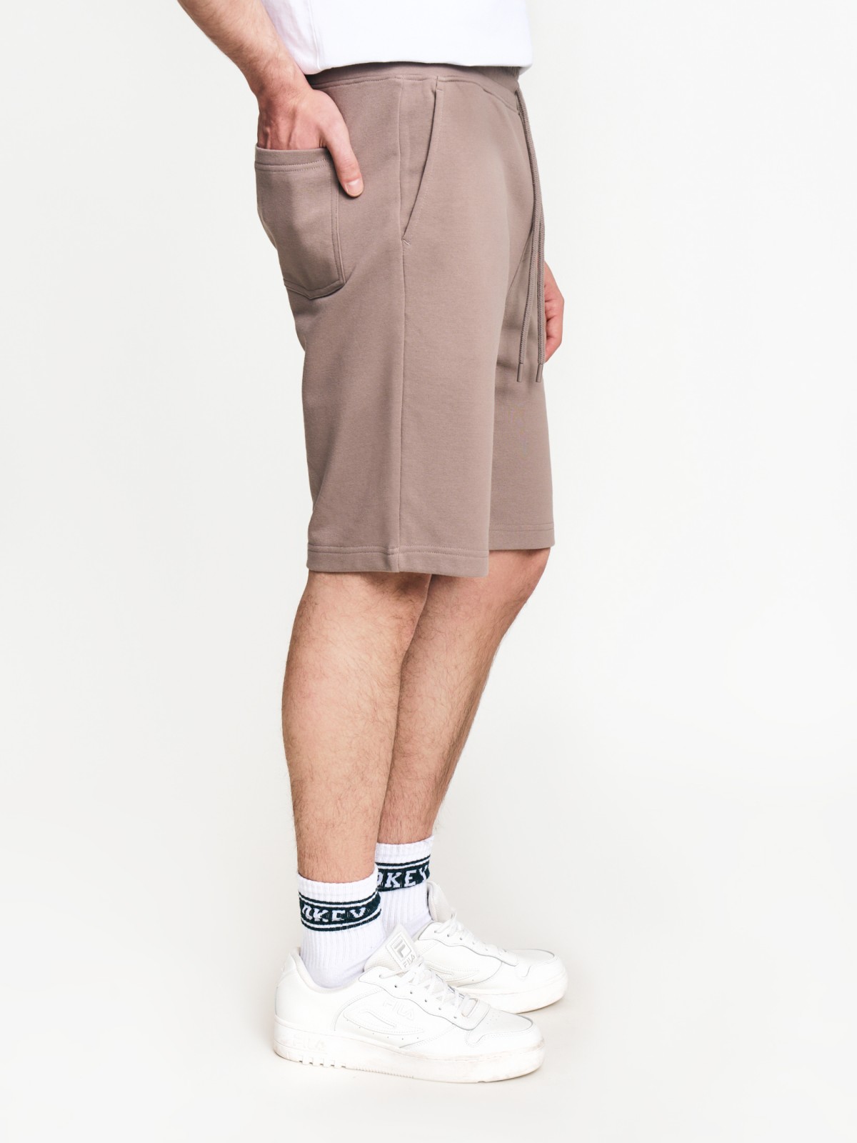 Трикотажные шорты на резинке