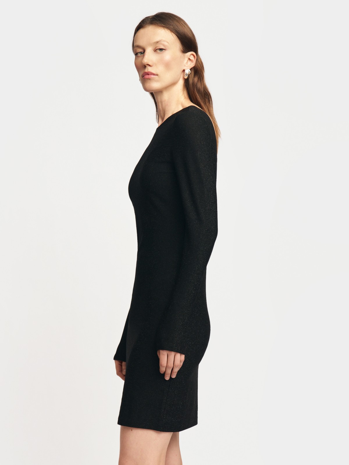 Платье мини с вырезом на спине и люрексом