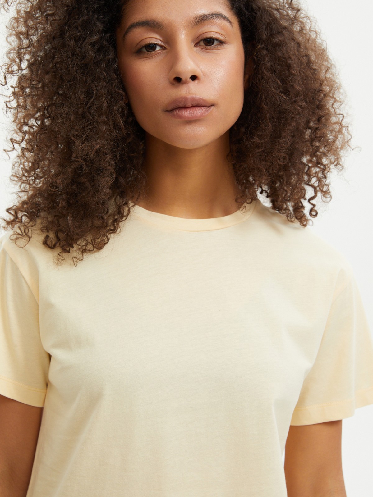 Однотонная футболка из хлопка