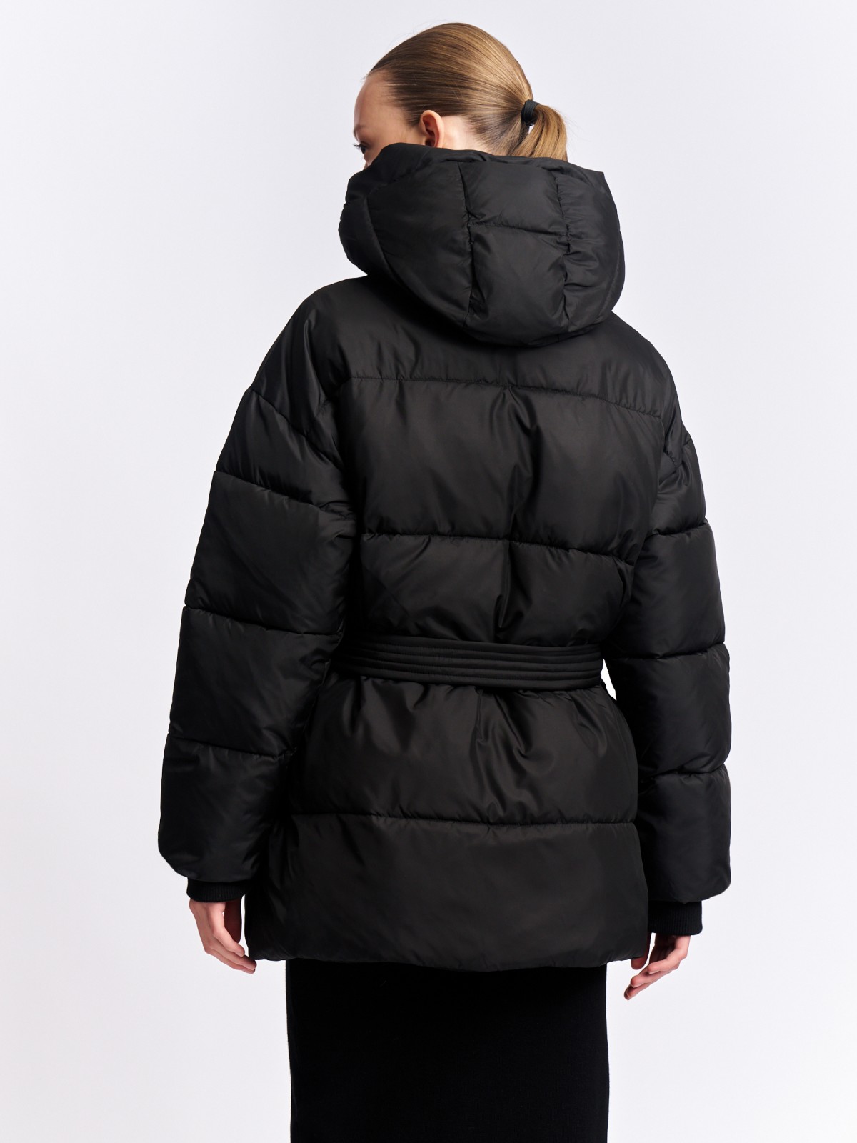 Тёплая куртка с капюшоном и поясом