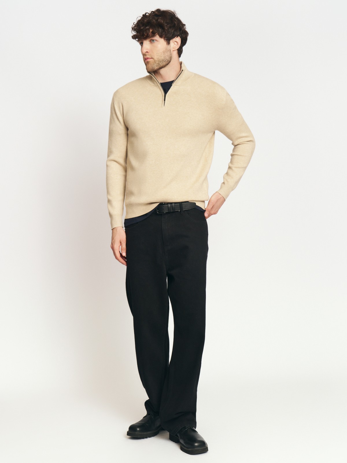 Тонкий трикотажный свитер с горлом на молнии 1499₽