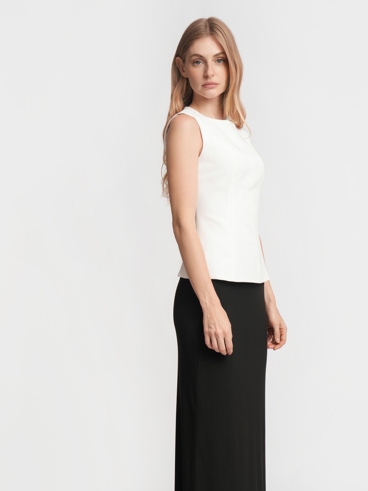 Блузка без рукавов