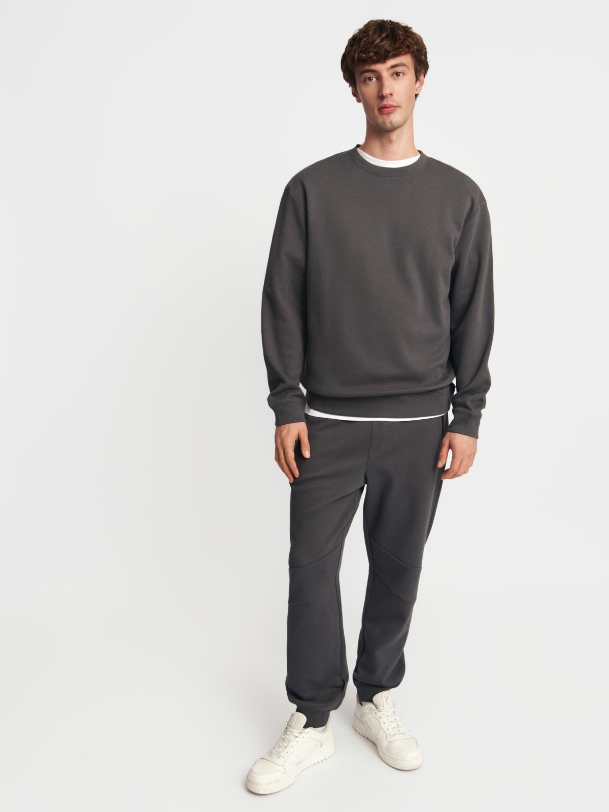 Свитшот прямого кроя с длинным рукавом