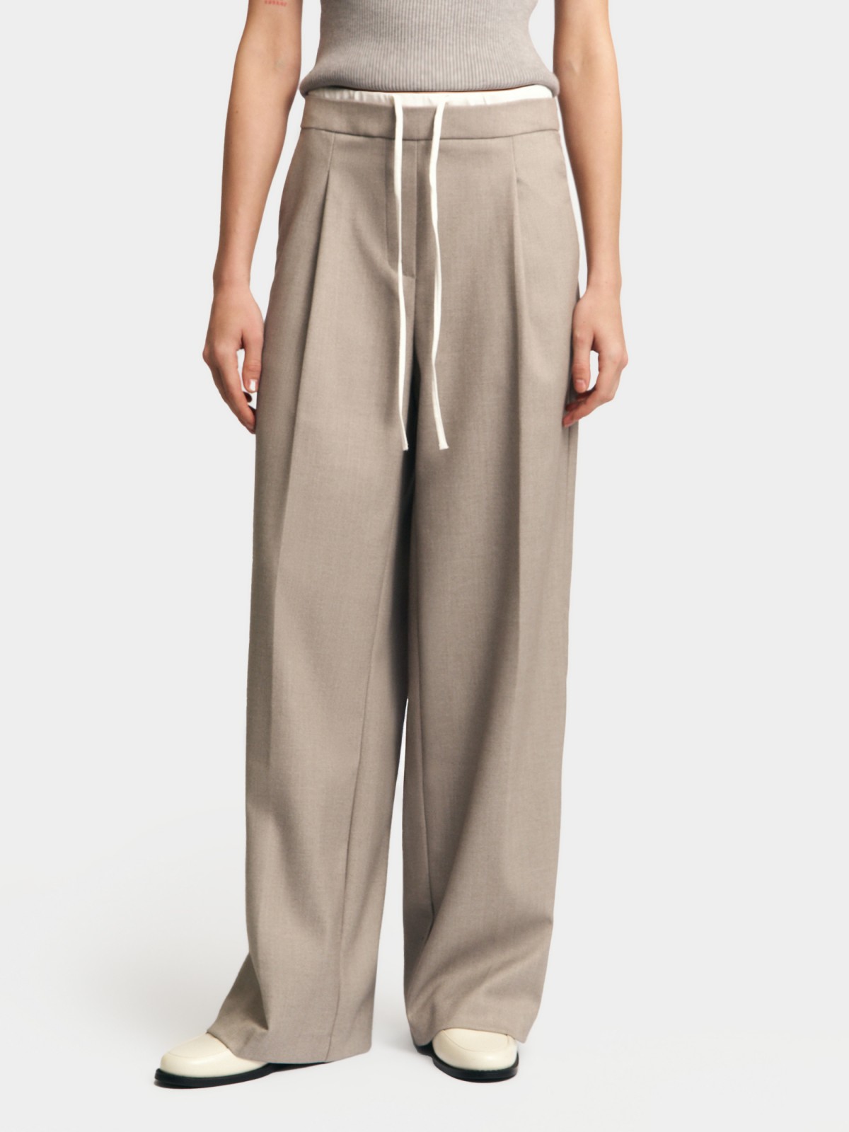 Брюки прямого силуэта с двойным поясом