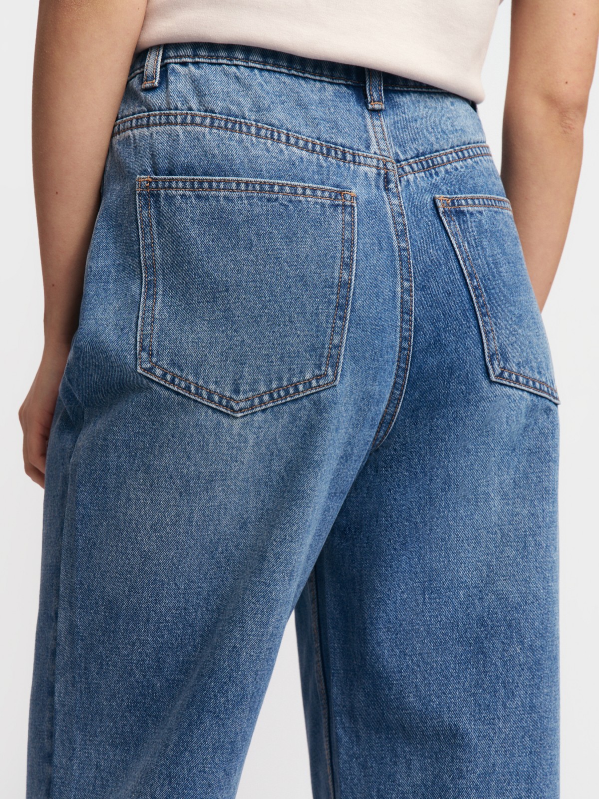 Джинсы прямого силуэта с высокой посадкой