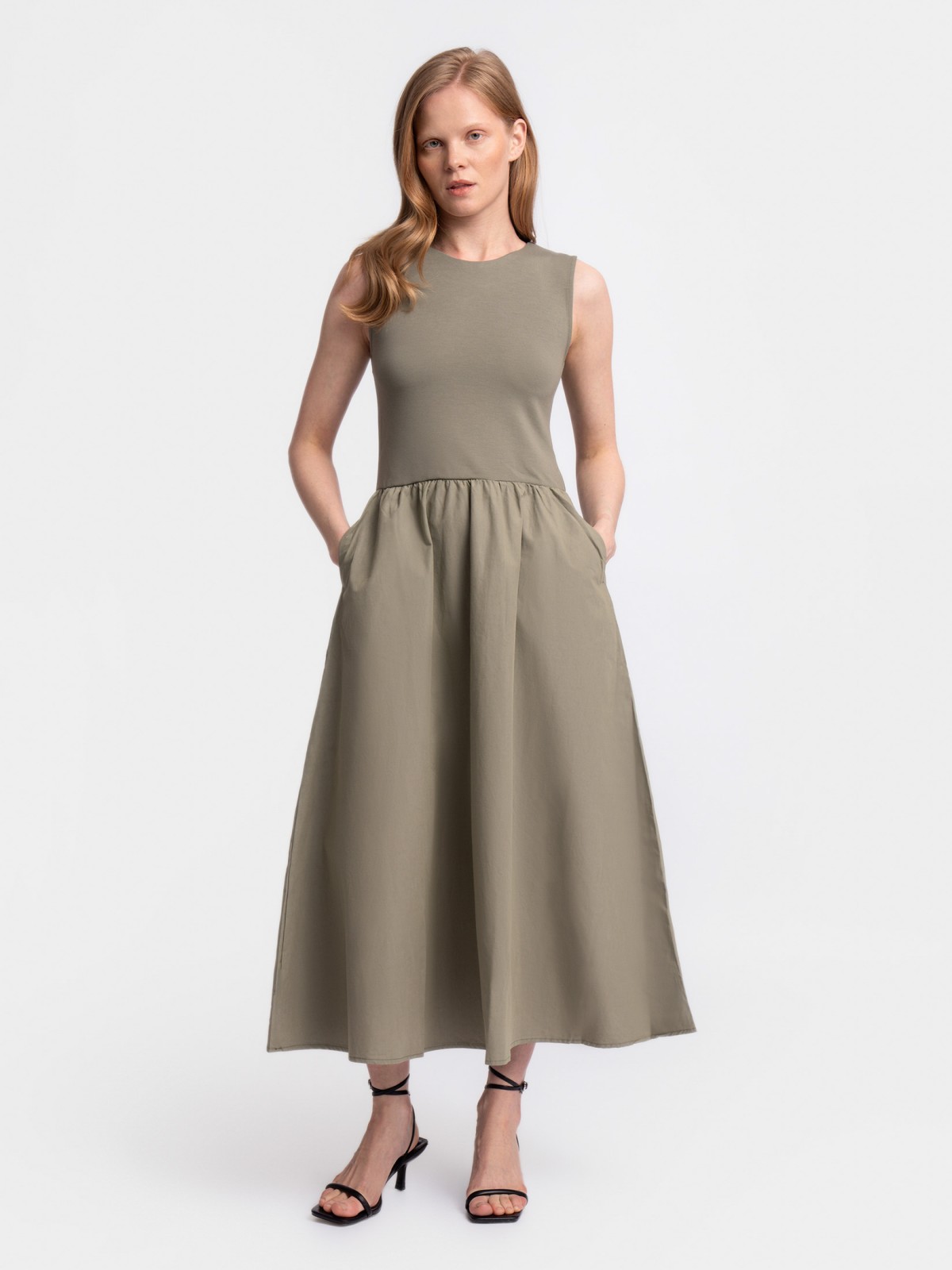 Комбинированное платье миди без рукавов