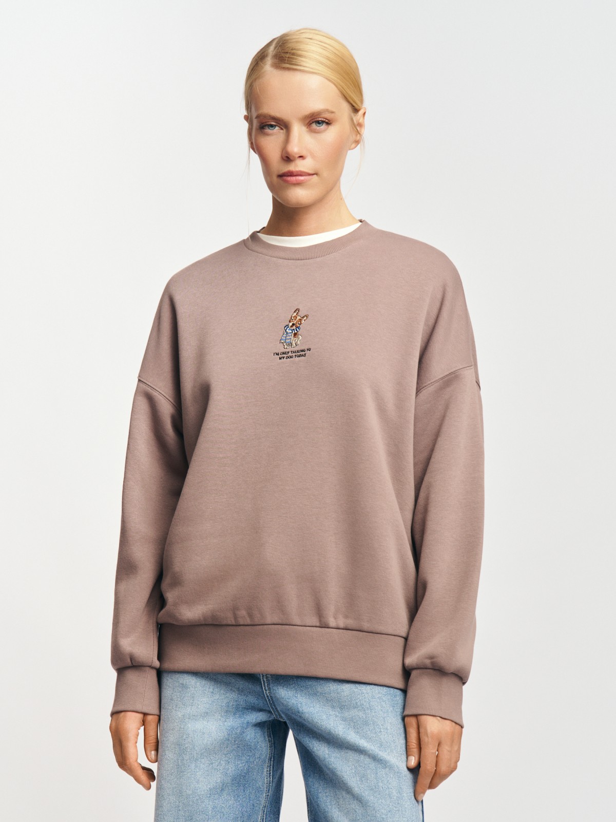 Утеплённый свитшот с вышивкой