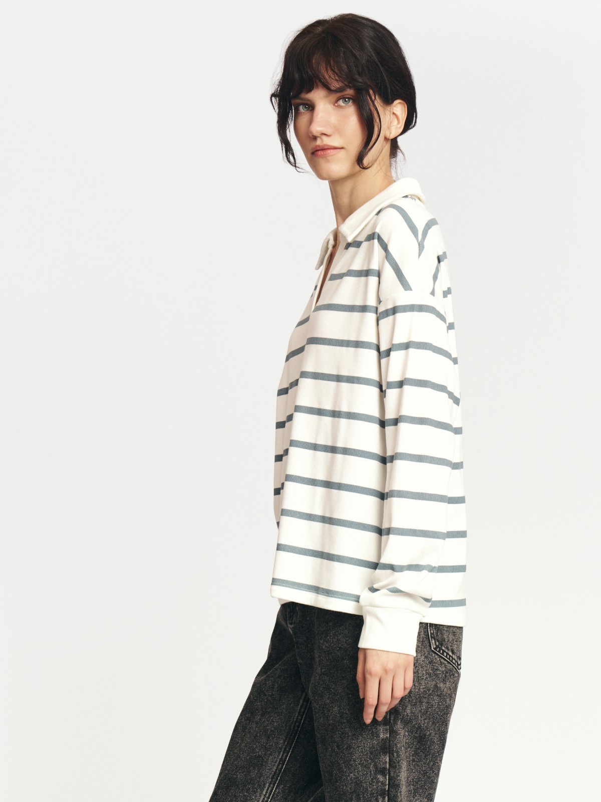 Трикотажный лонгслив поло с вырезом