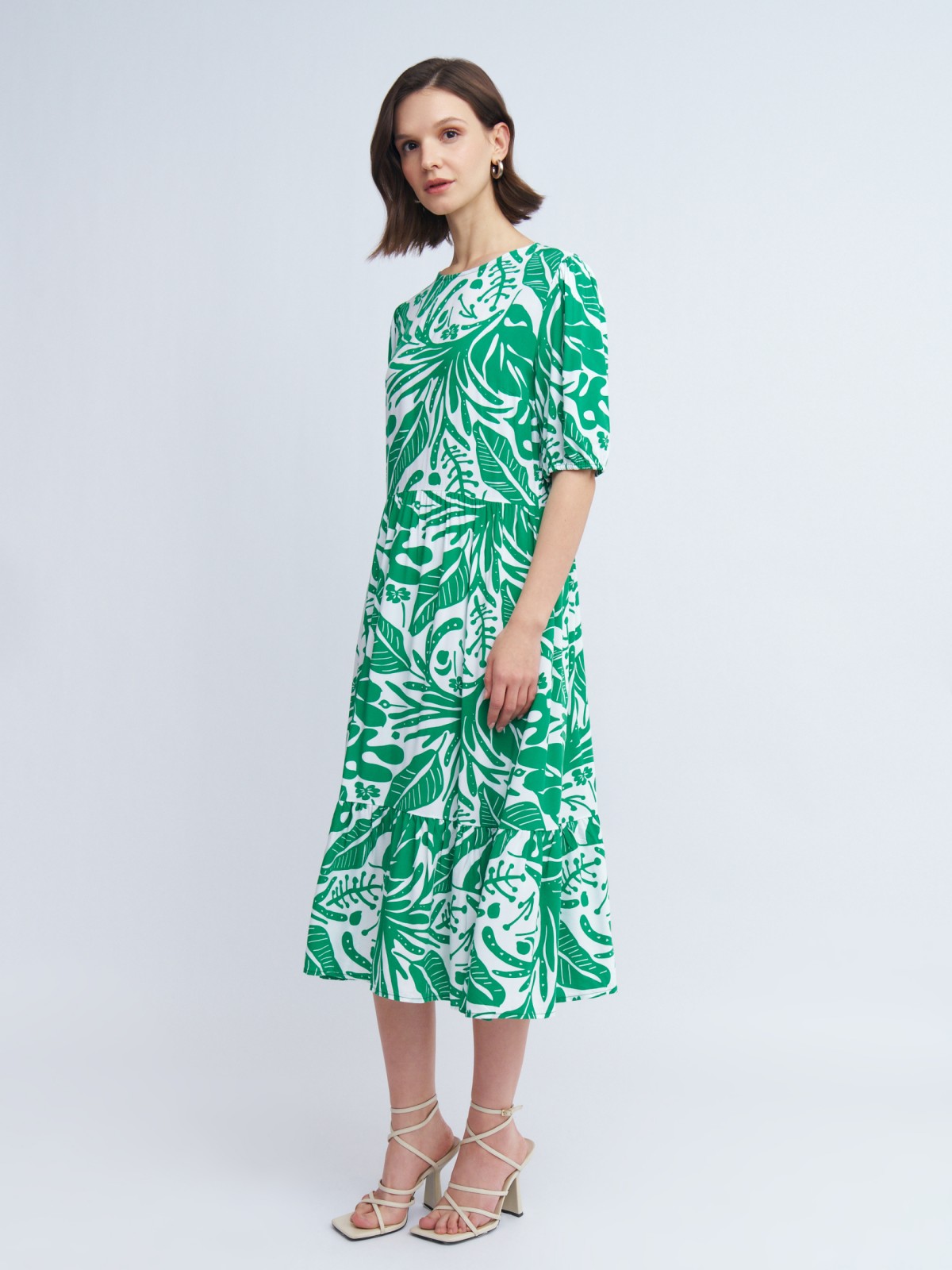 Ярусное платье миди с тропическим принтом