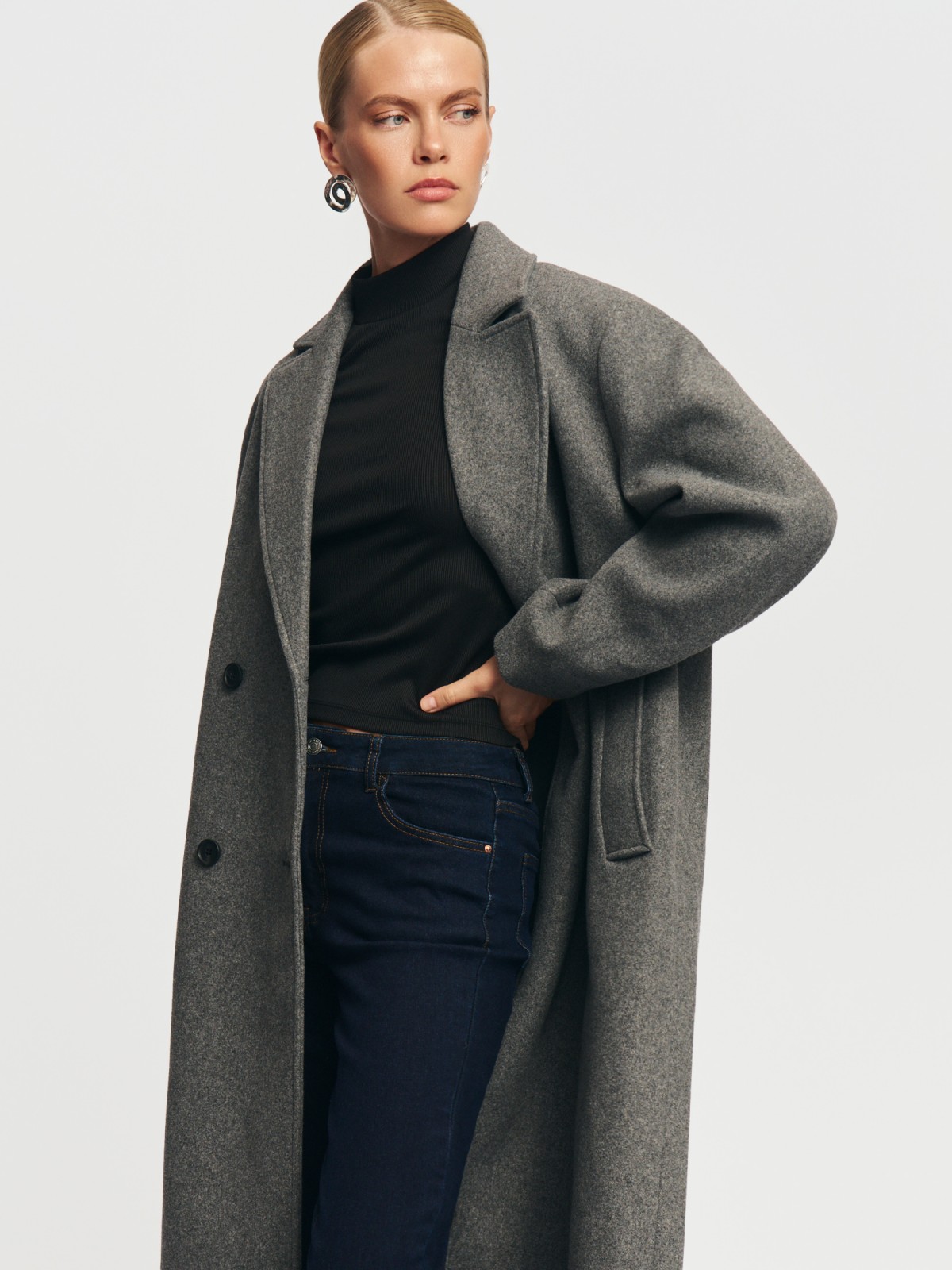 Тёплое двубортное оверсайз пальто