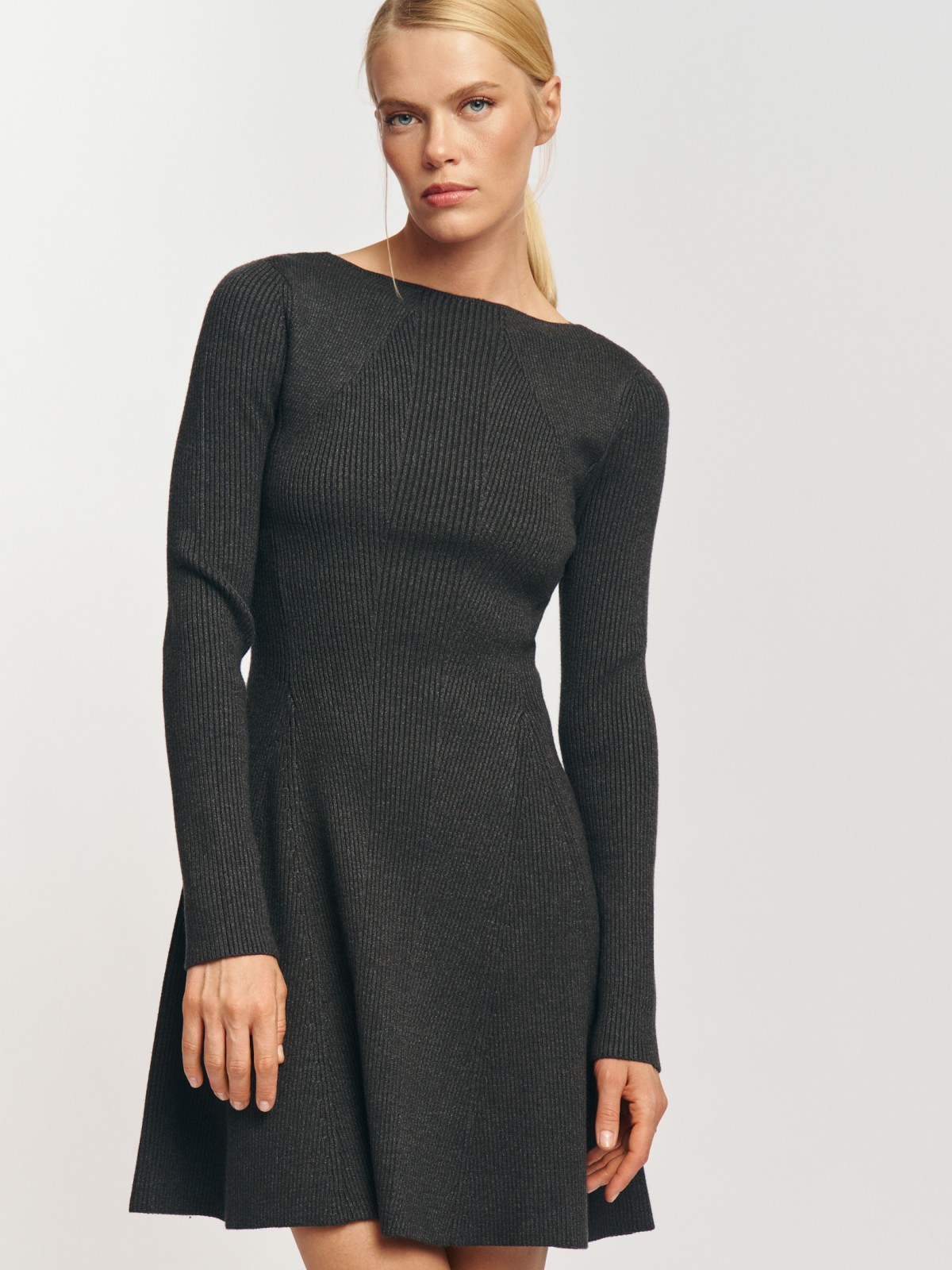 Трикотажное платье мини с длинным рукавом 