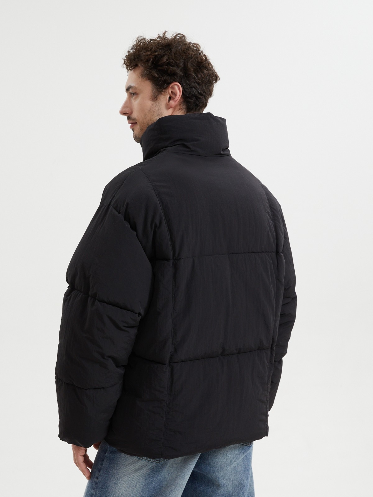 Тёплая куртка с высоким горлом