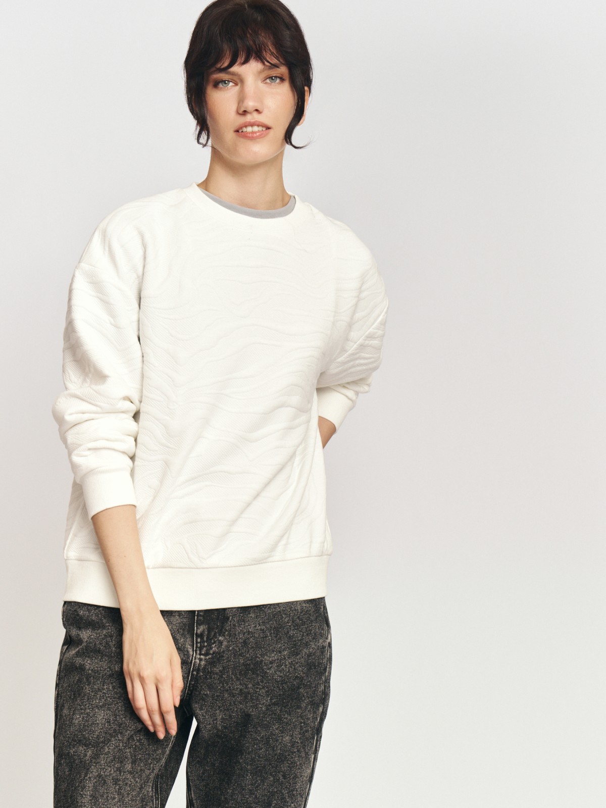 Трикотажный свитшот с фактурным узором