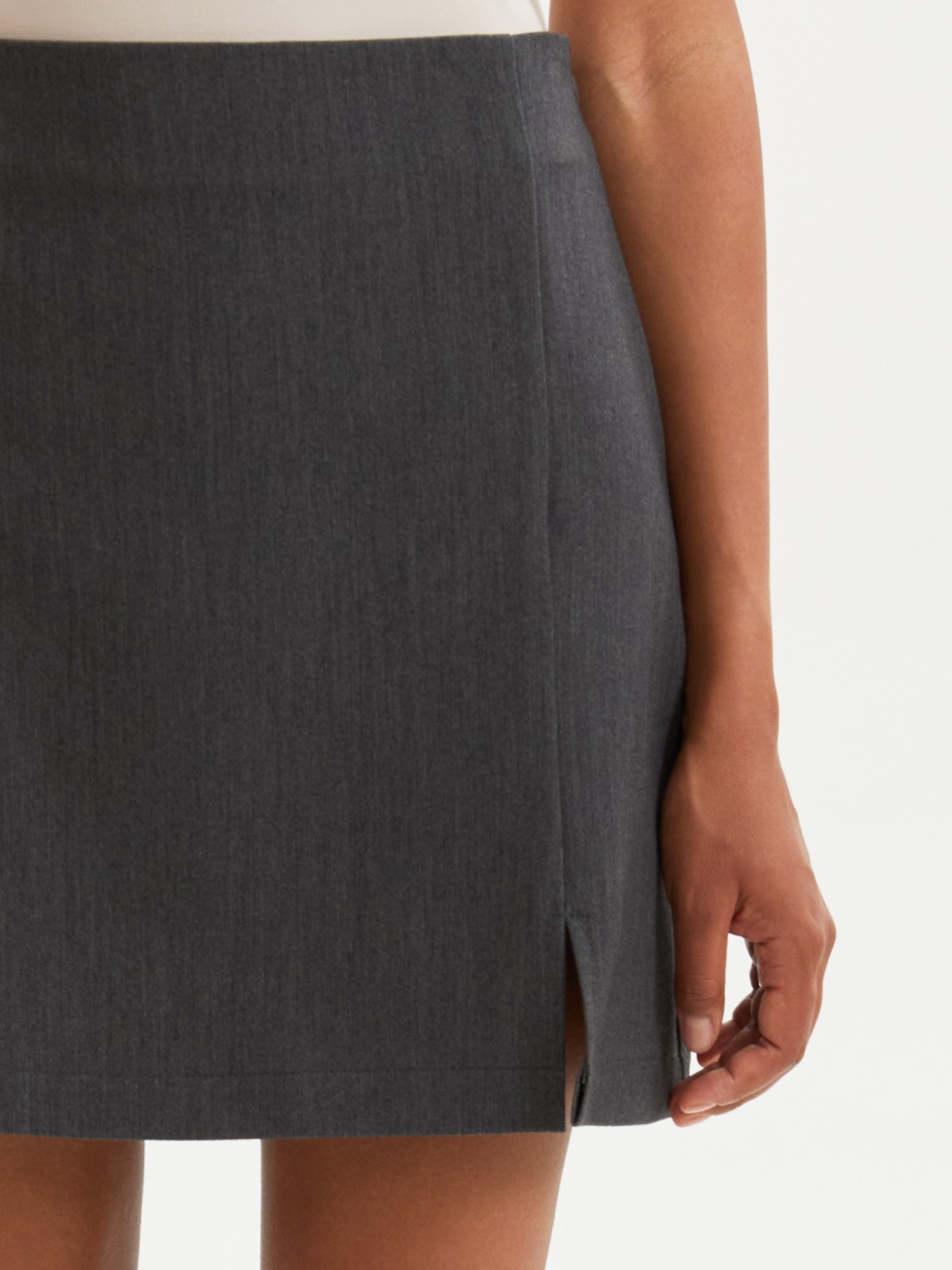 Юбка длины мини с разрезом