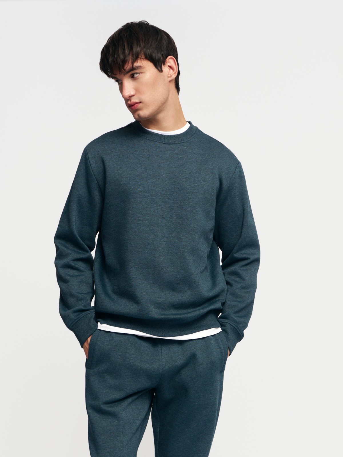 Утеплённый свитшот прямого кроя с длинным рукавом