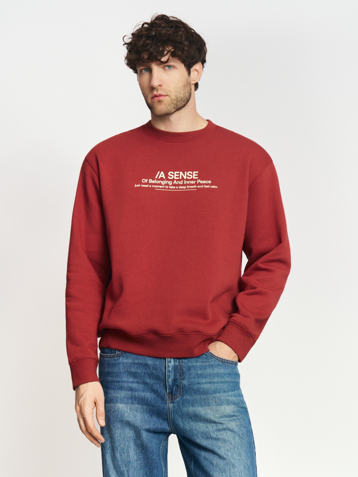 Утеплённый свитшот прямого кроя с надписью