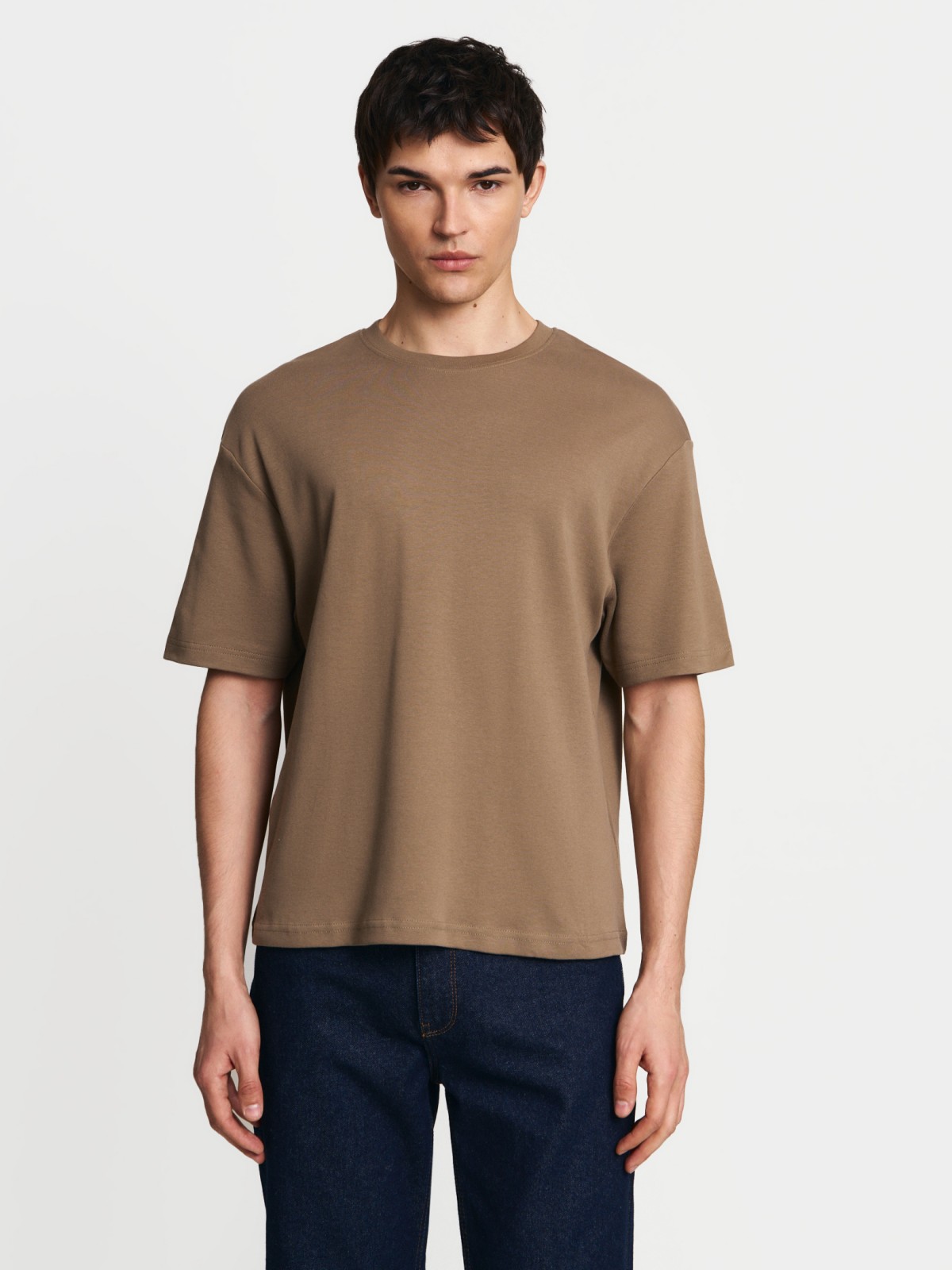 Однотонная базовая футболка из хлопка