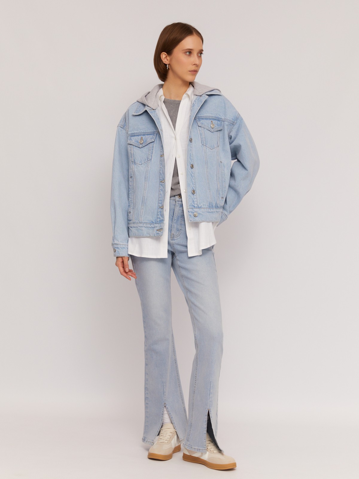 Джинсы силуэта Bootcut разрезами
