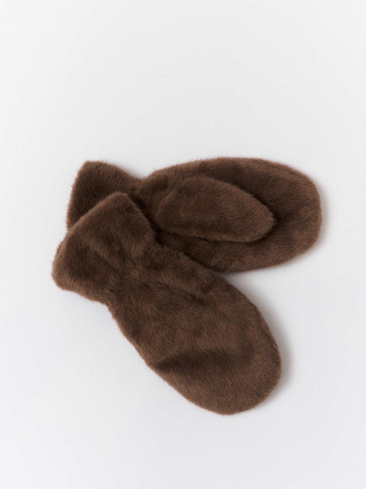 Тёплые варежки из экомеха