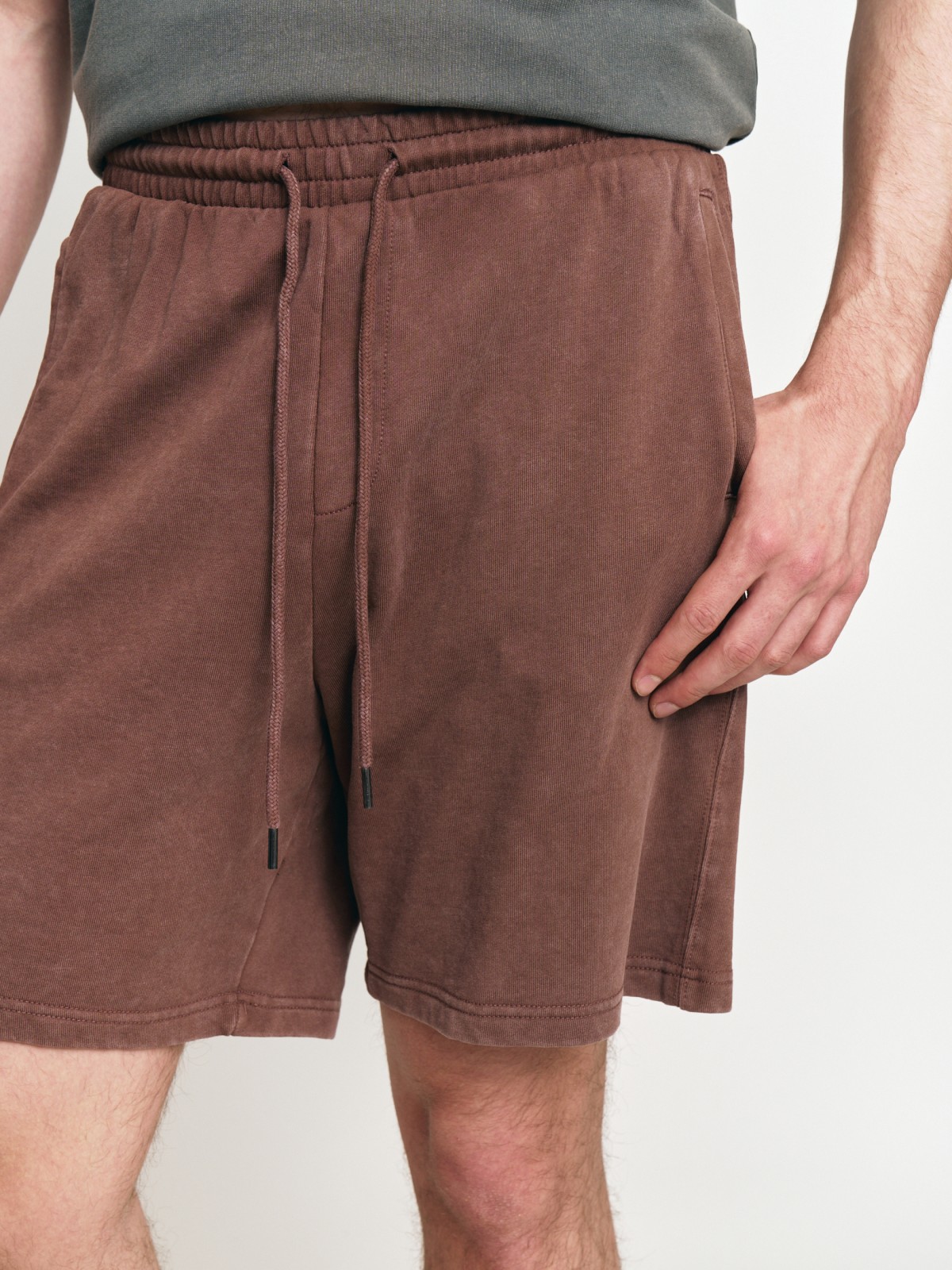 Трикотажные шорты из хлопка на резинке