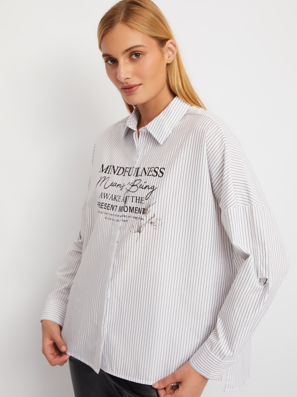 Рубашка в полоску с принтом-надписью и с подхватами на рукавах zolla 024111159173, цвет белый, размер XS - фото 4