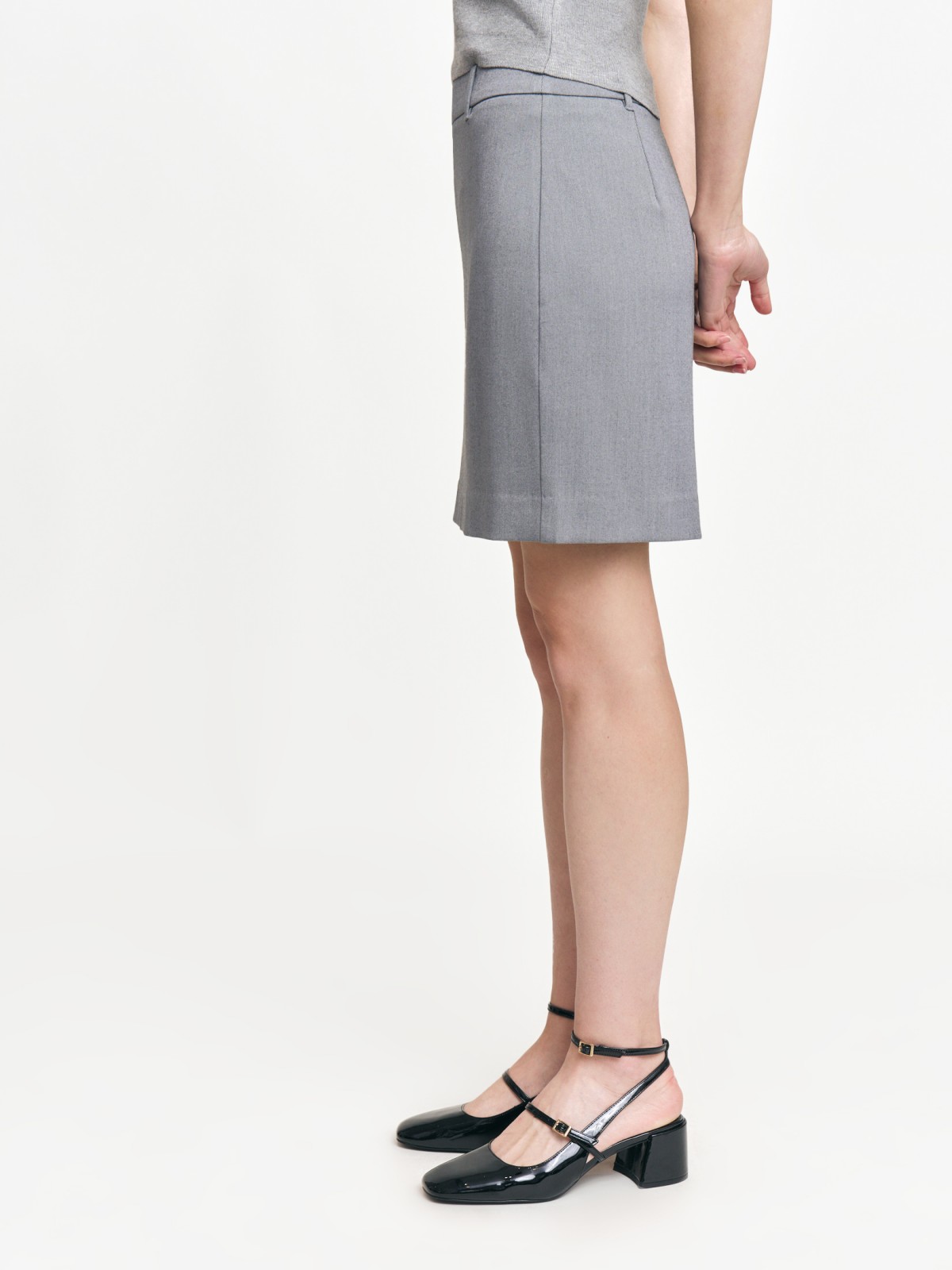 Прямая трикотажная юбка мини