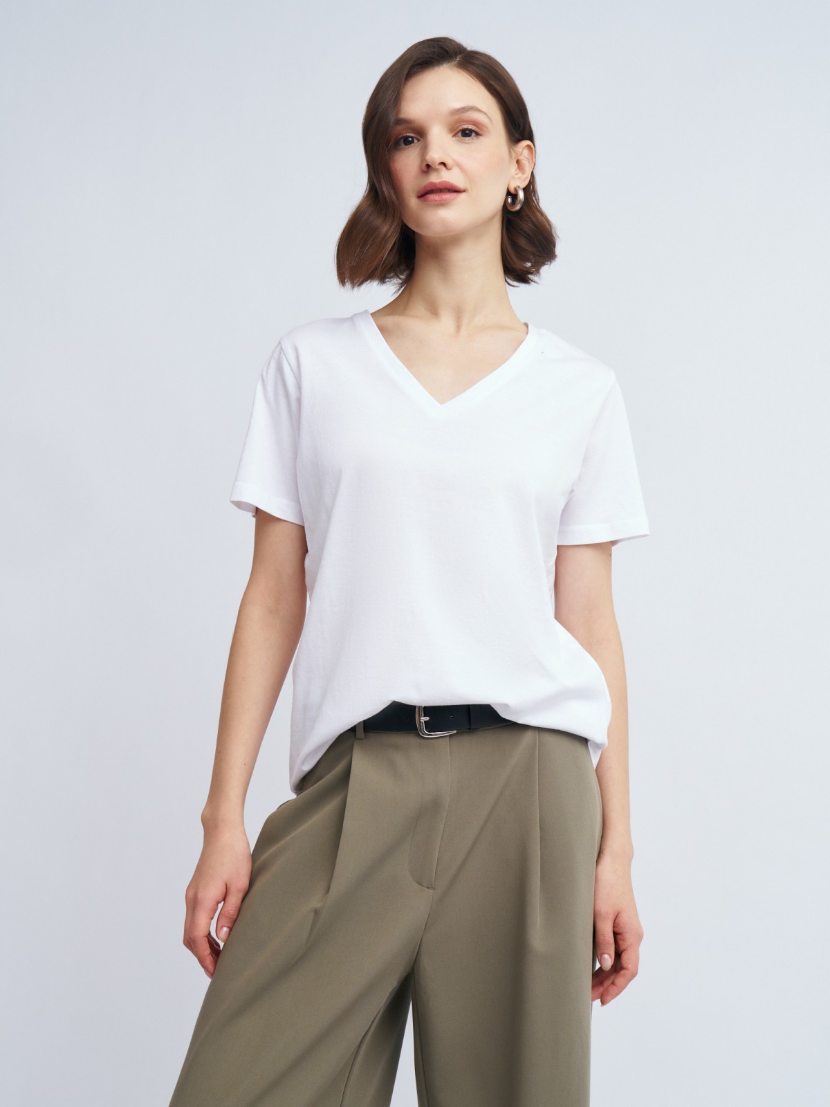 Футболка из хлопка с V-образным вырезом