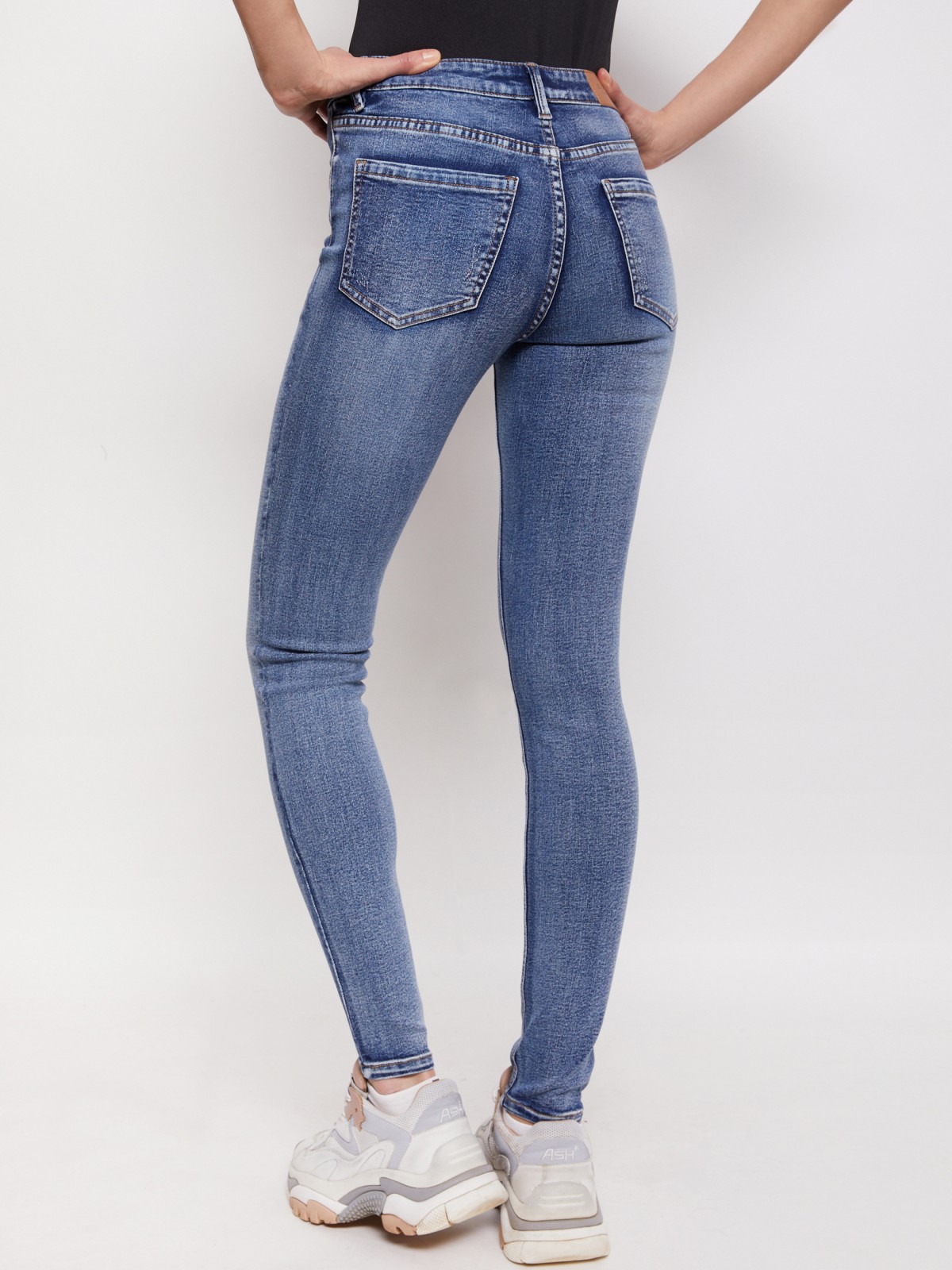 Джинсы силуэта Skinny