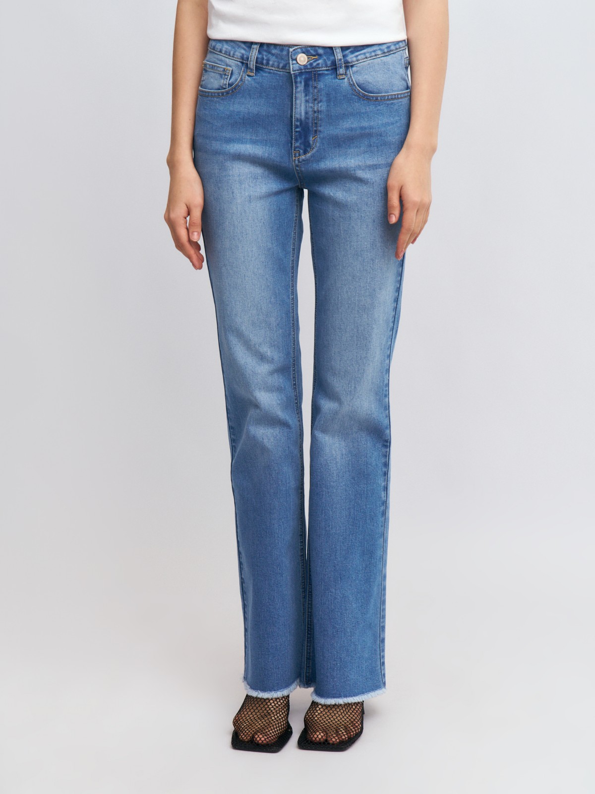 Джинсы силуэта Bootcut с Push-up эффектом и бахромой