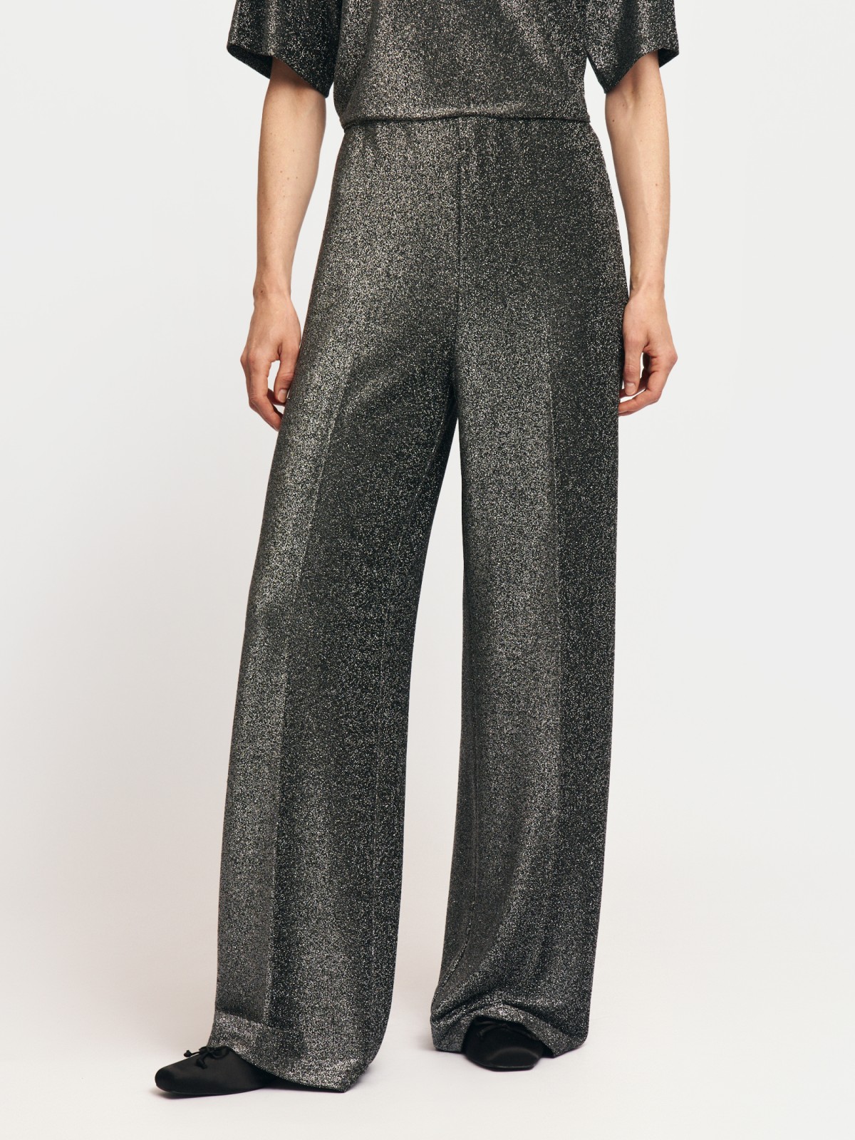 Брюки на резинке с люрексом и стрелками