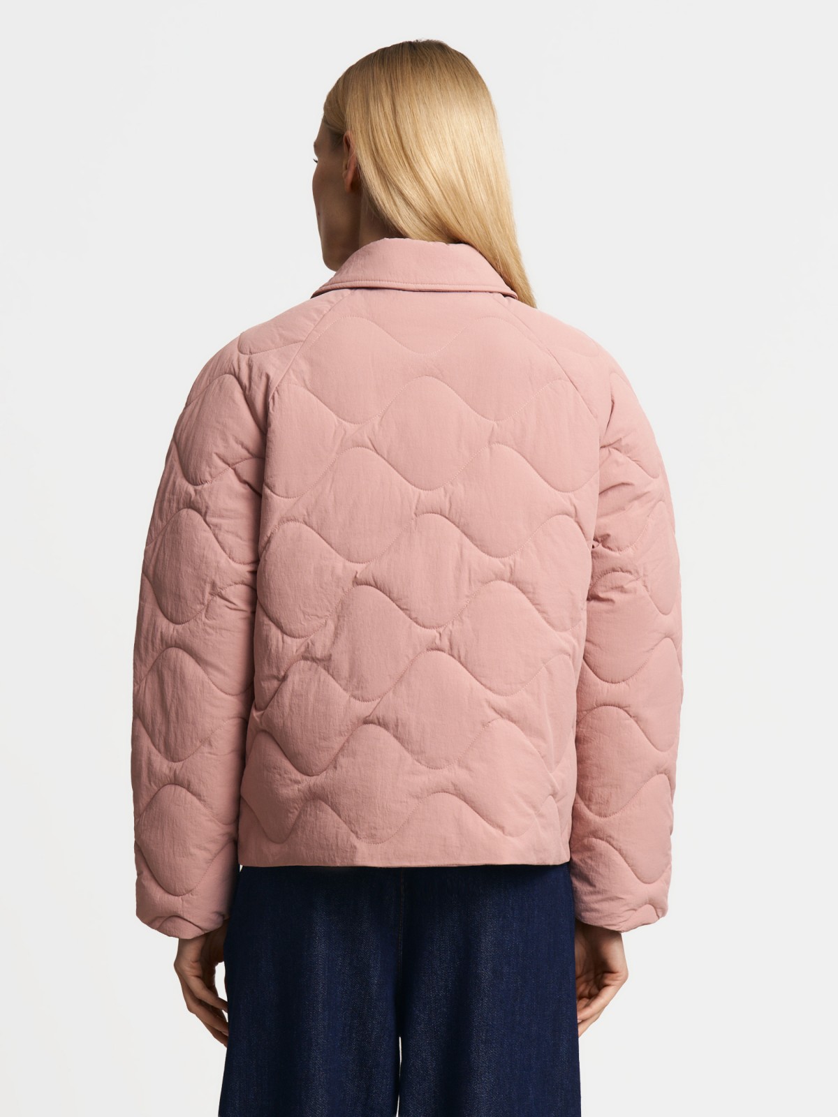 Утеплённая короткая куртка